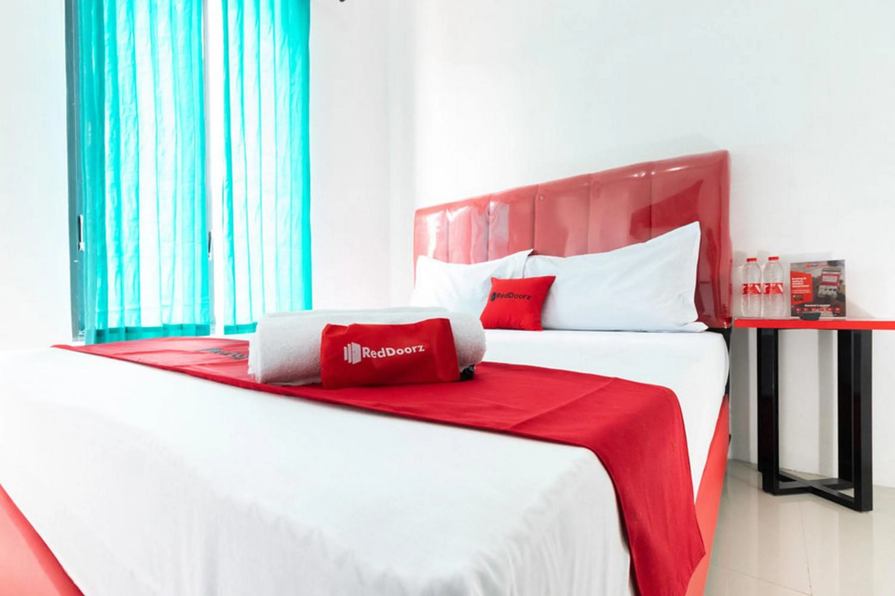 Photo of the whole room, Bed in RedDoorz @ Jalan Dr Mansyur Medan 2