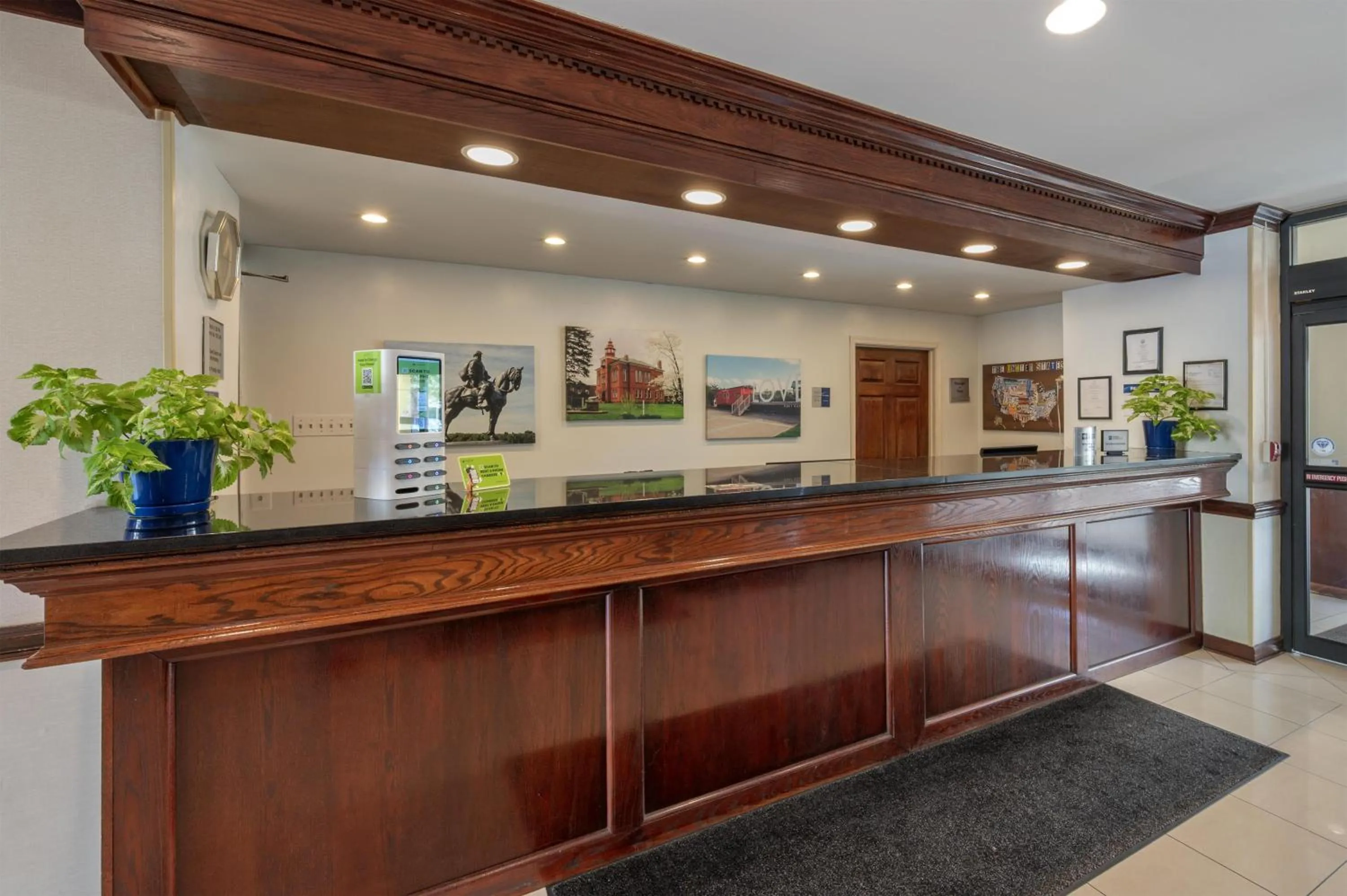 Lobby or reception in Best Western Battlefield Inn