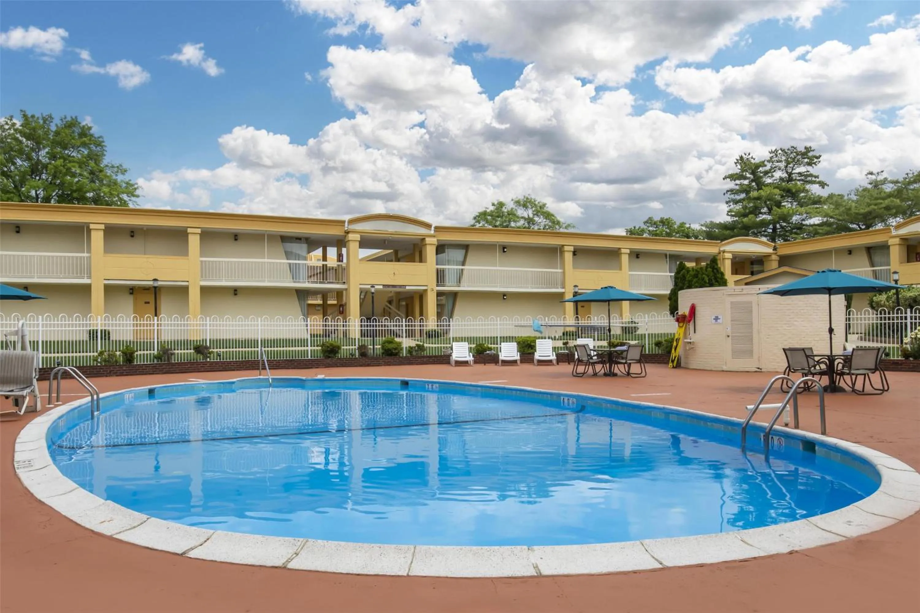 Pool view in Best Western Battlefield Inn