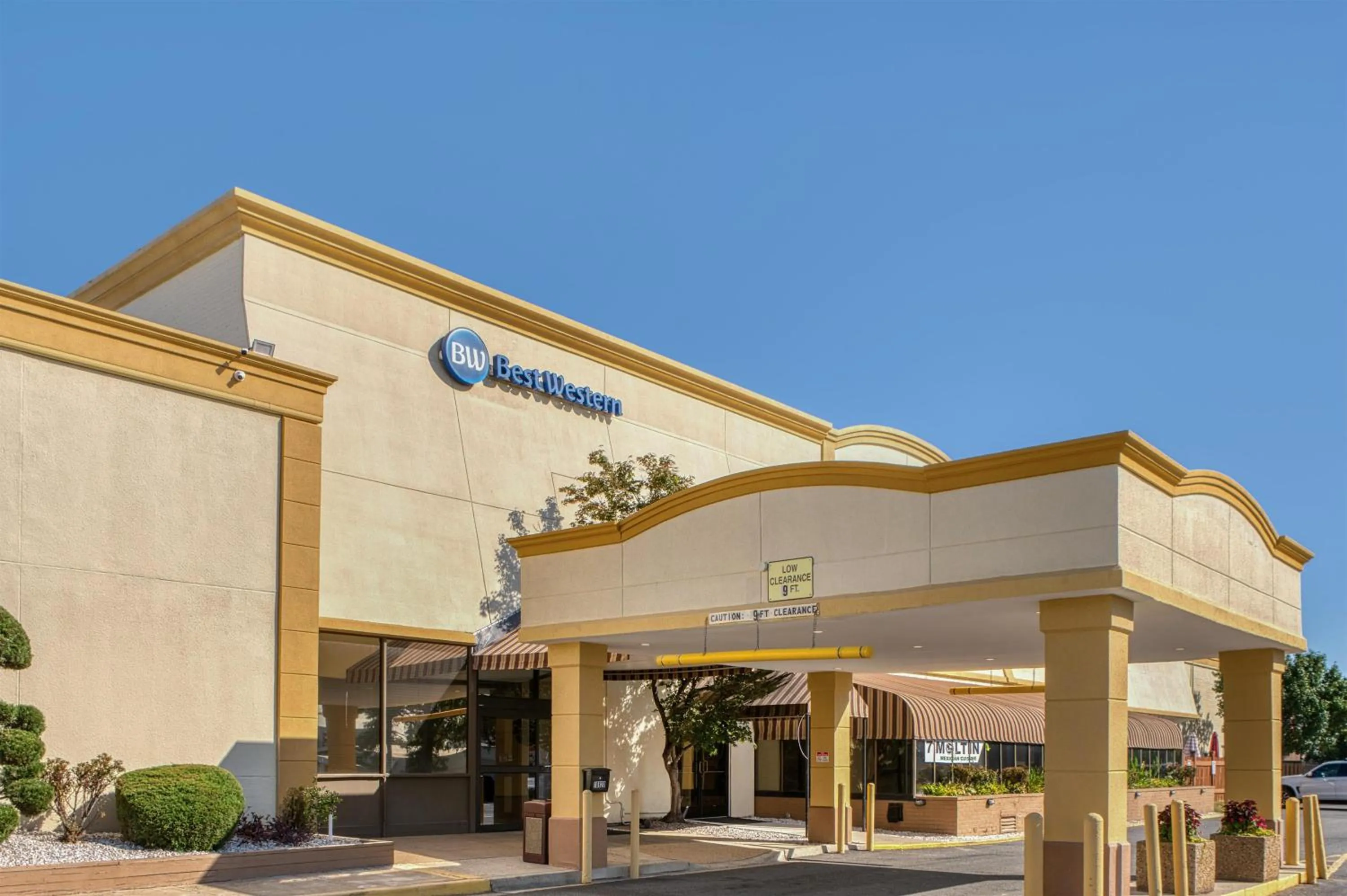 Property building in Best Western Battlefield Inn