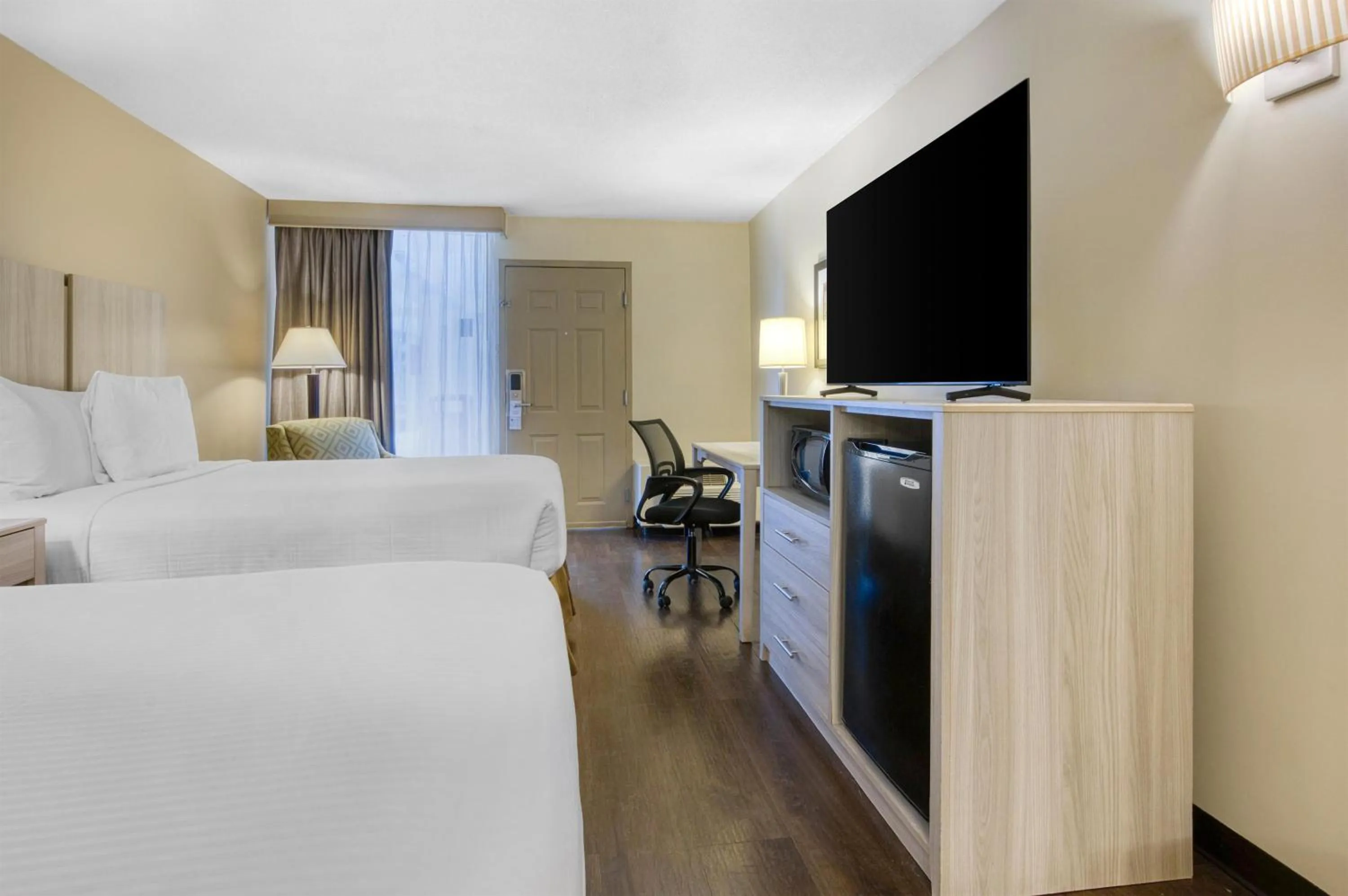 Bedroom, Bed in Best Western Battlefield Inn