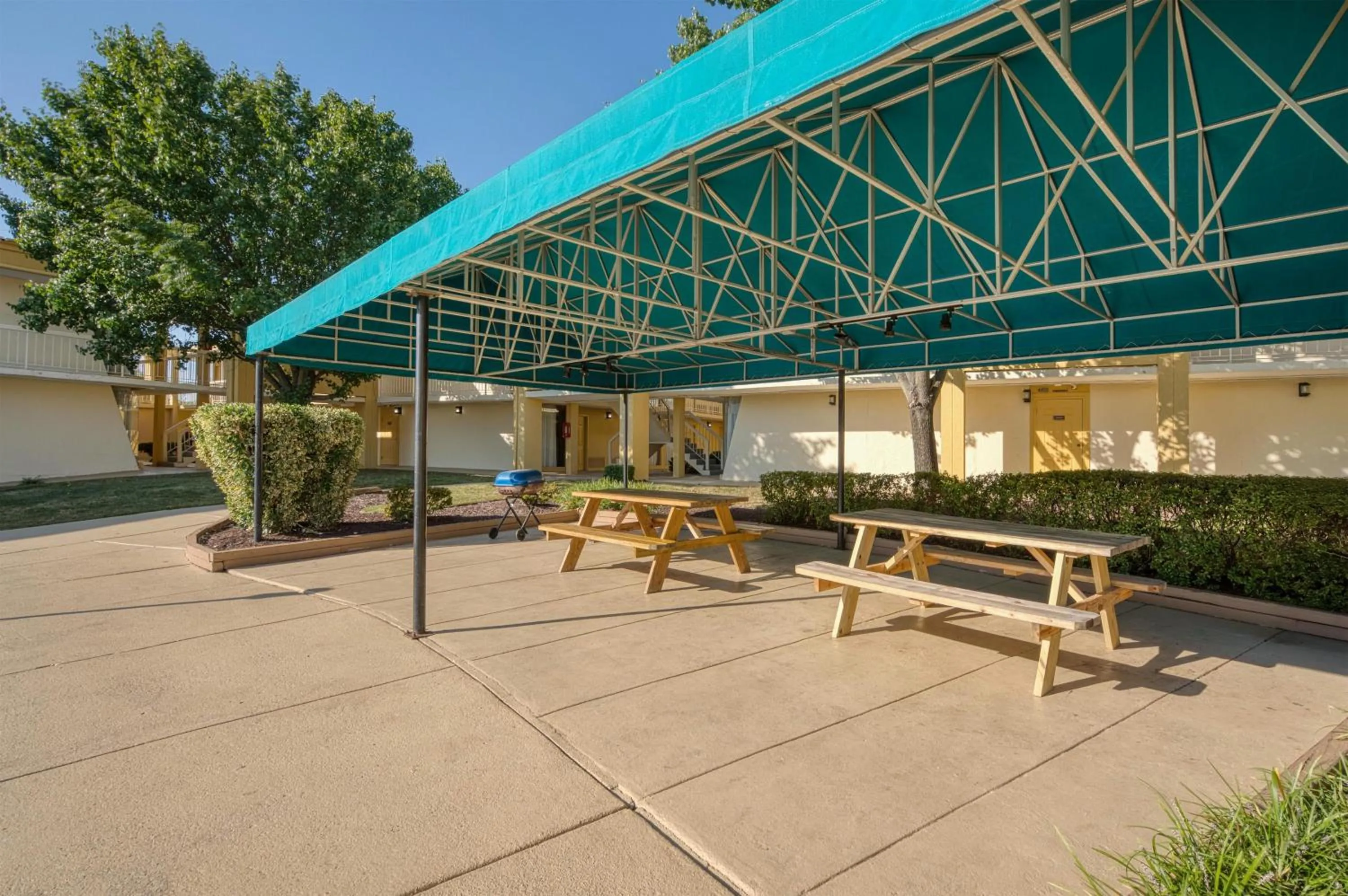 Property building in Best Western Battlefield Inn