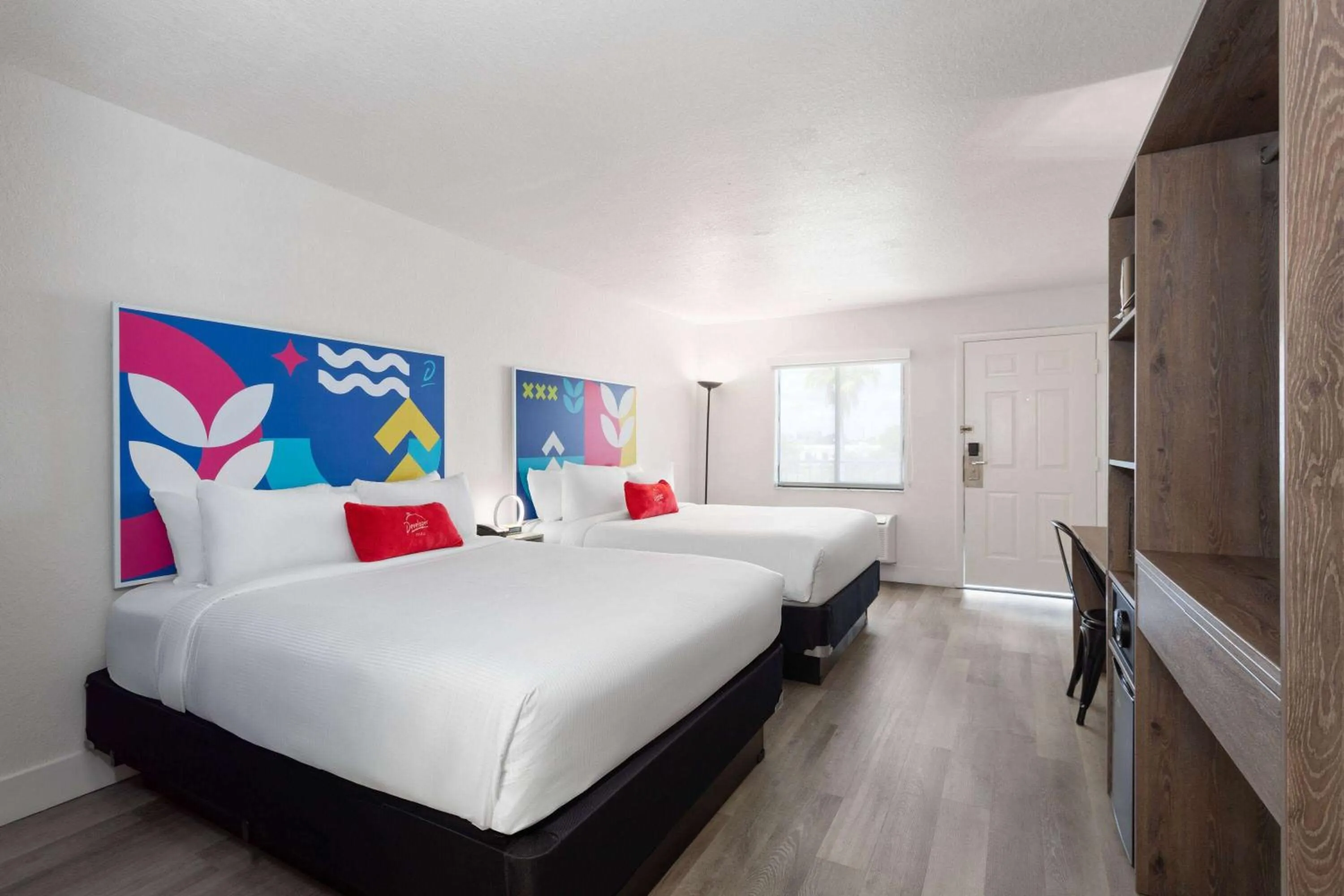 Photo of the whole room, Bed in Howard Johnson by Wyndham Orlando Lake Buena Vista South