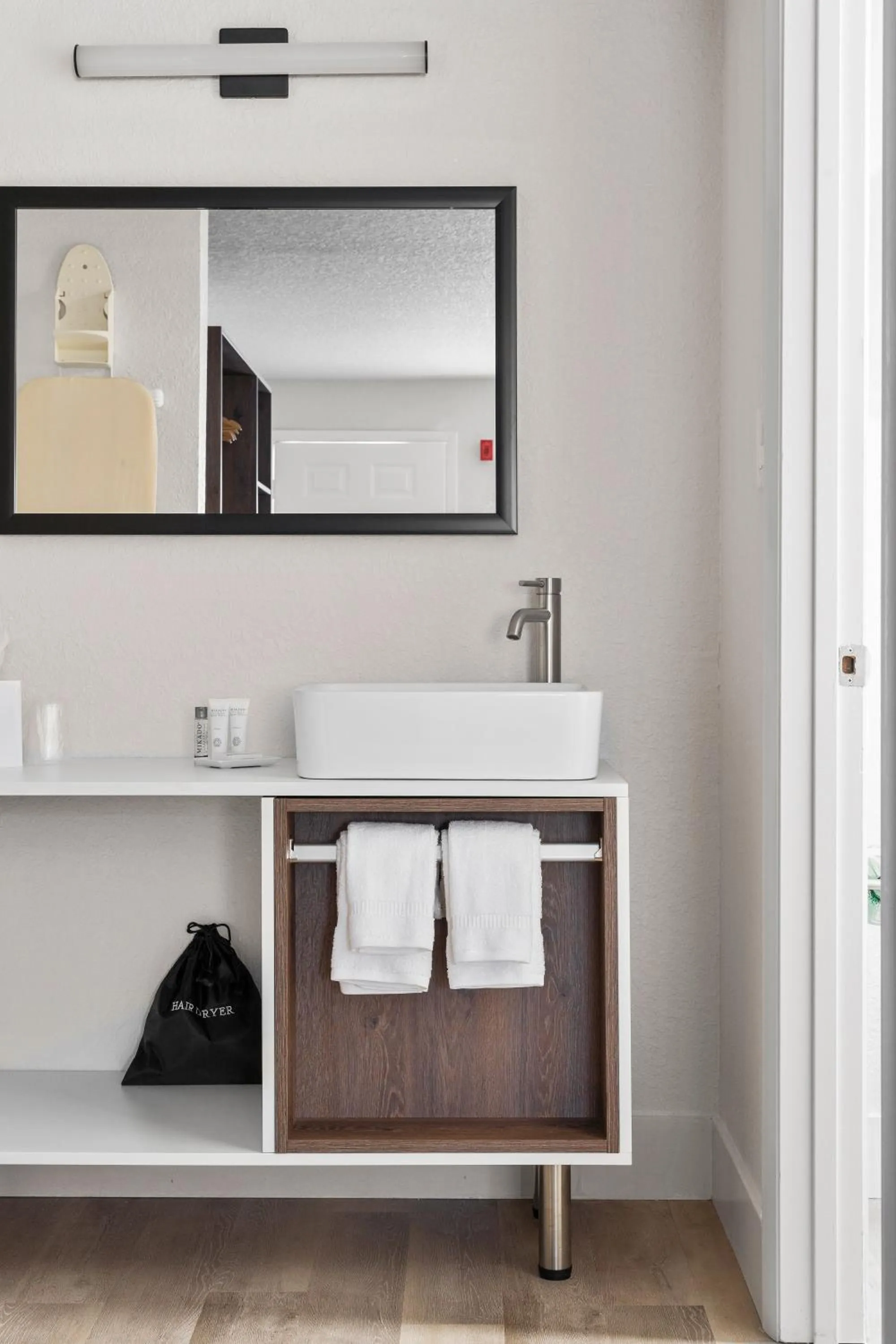 Bathroom in Howard Johnson by Wyndham Orlando Lake Buena Vista South