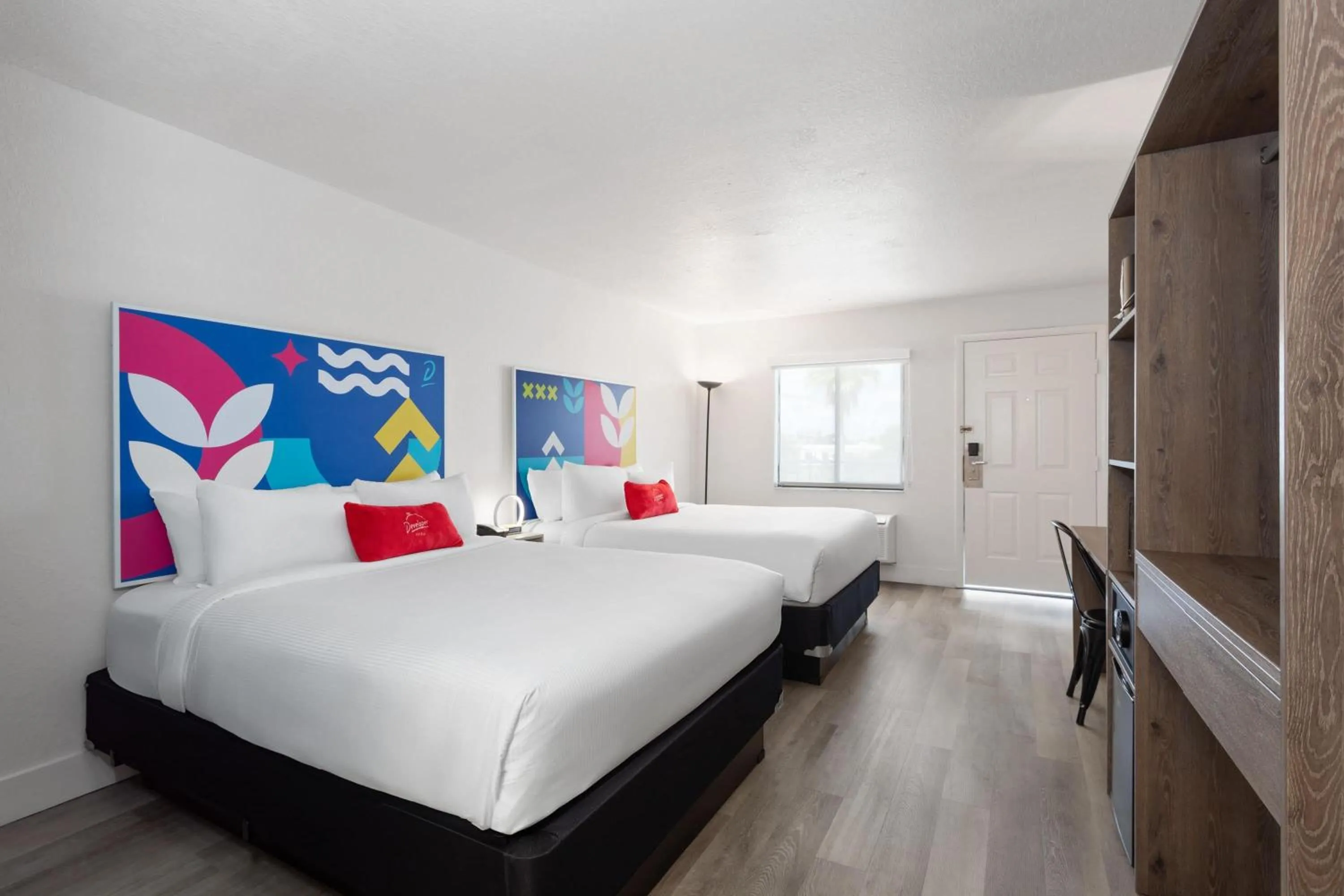 Photo of the whole room, Bed in Howard Johnson by Wyndham Orlando Lake Buena Vista South