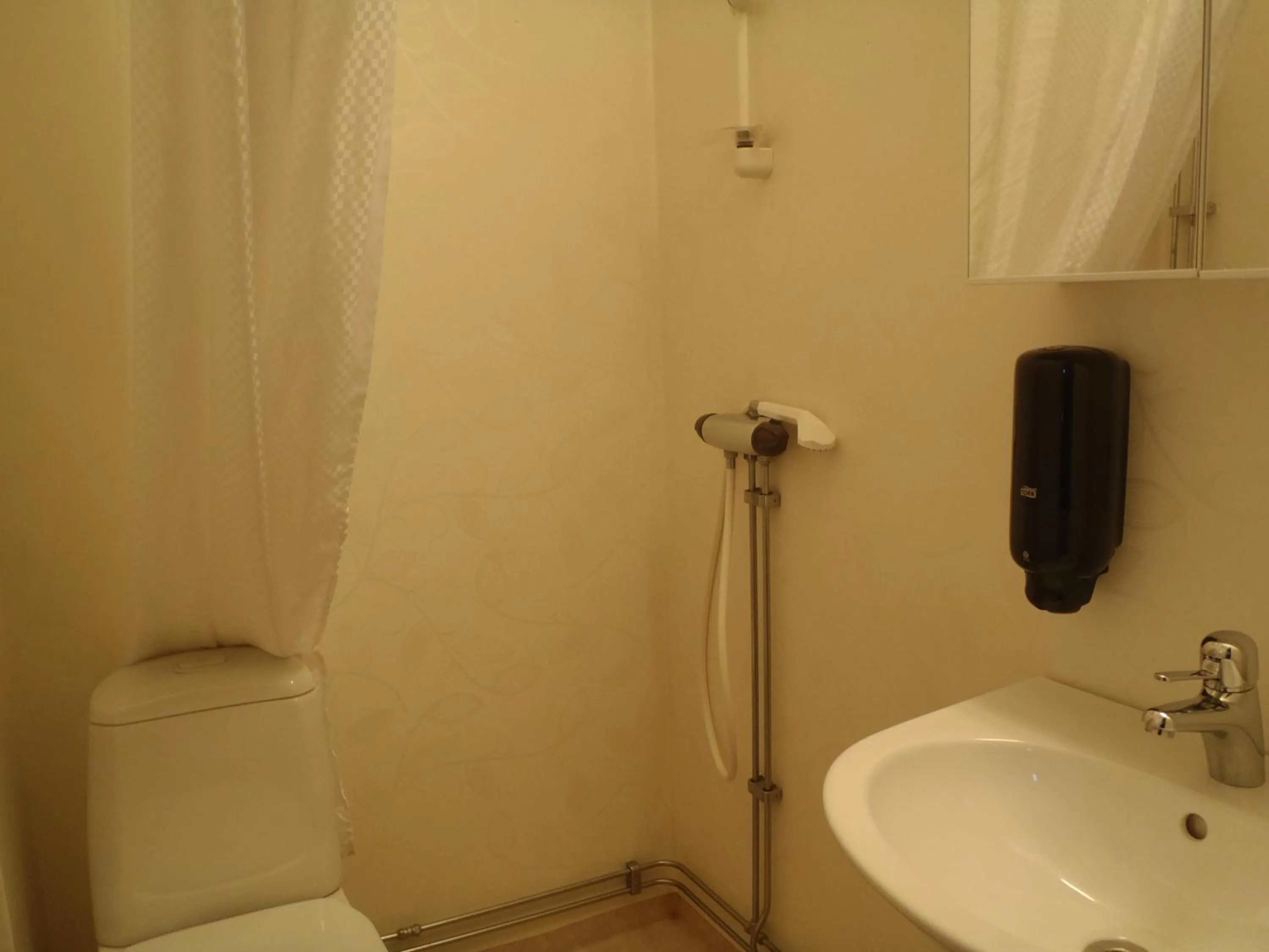 Shower in STF Malmfältens Folkhögskola