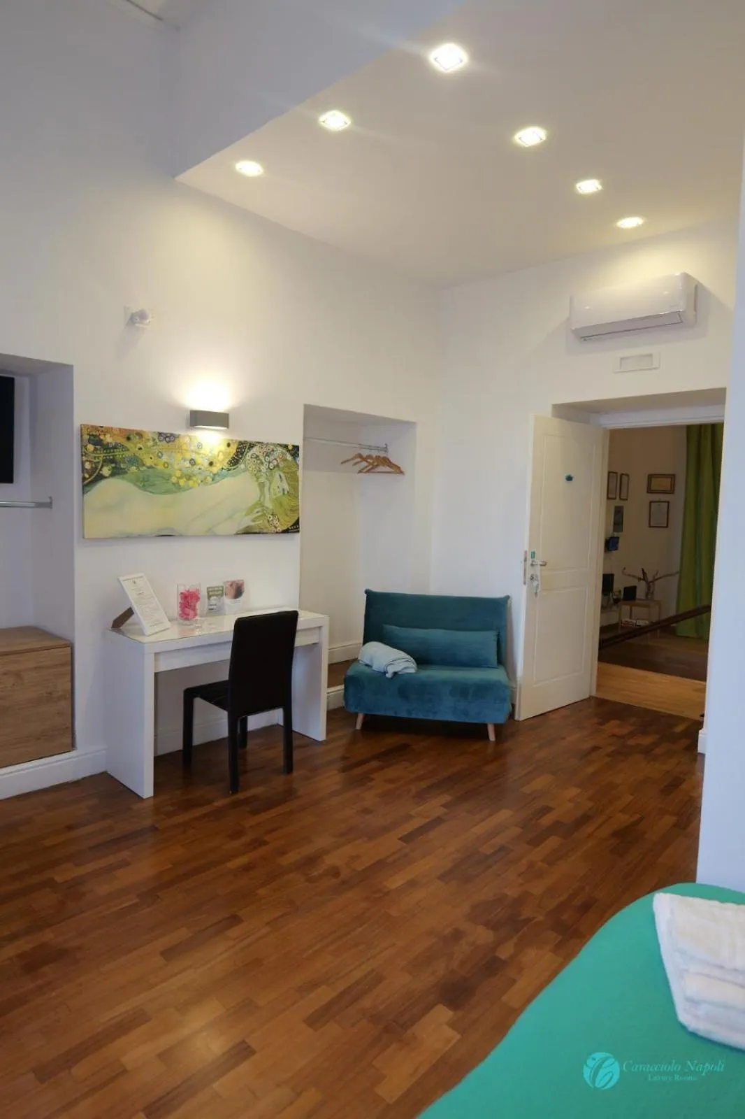 Photo of the whole room in Caracciolo Napoli BeB