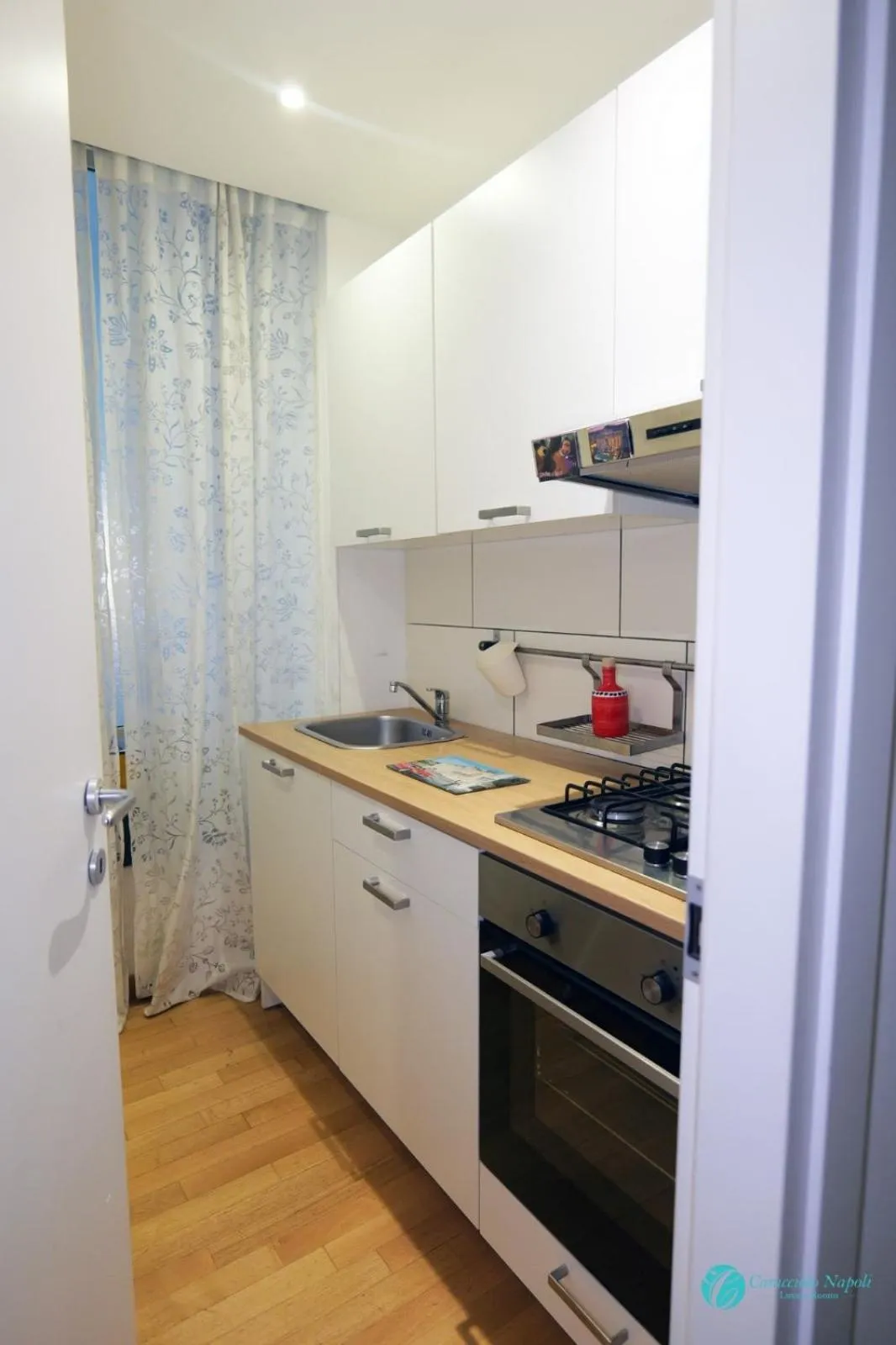 Communal kitchen in Caracciolo Napoli BeB