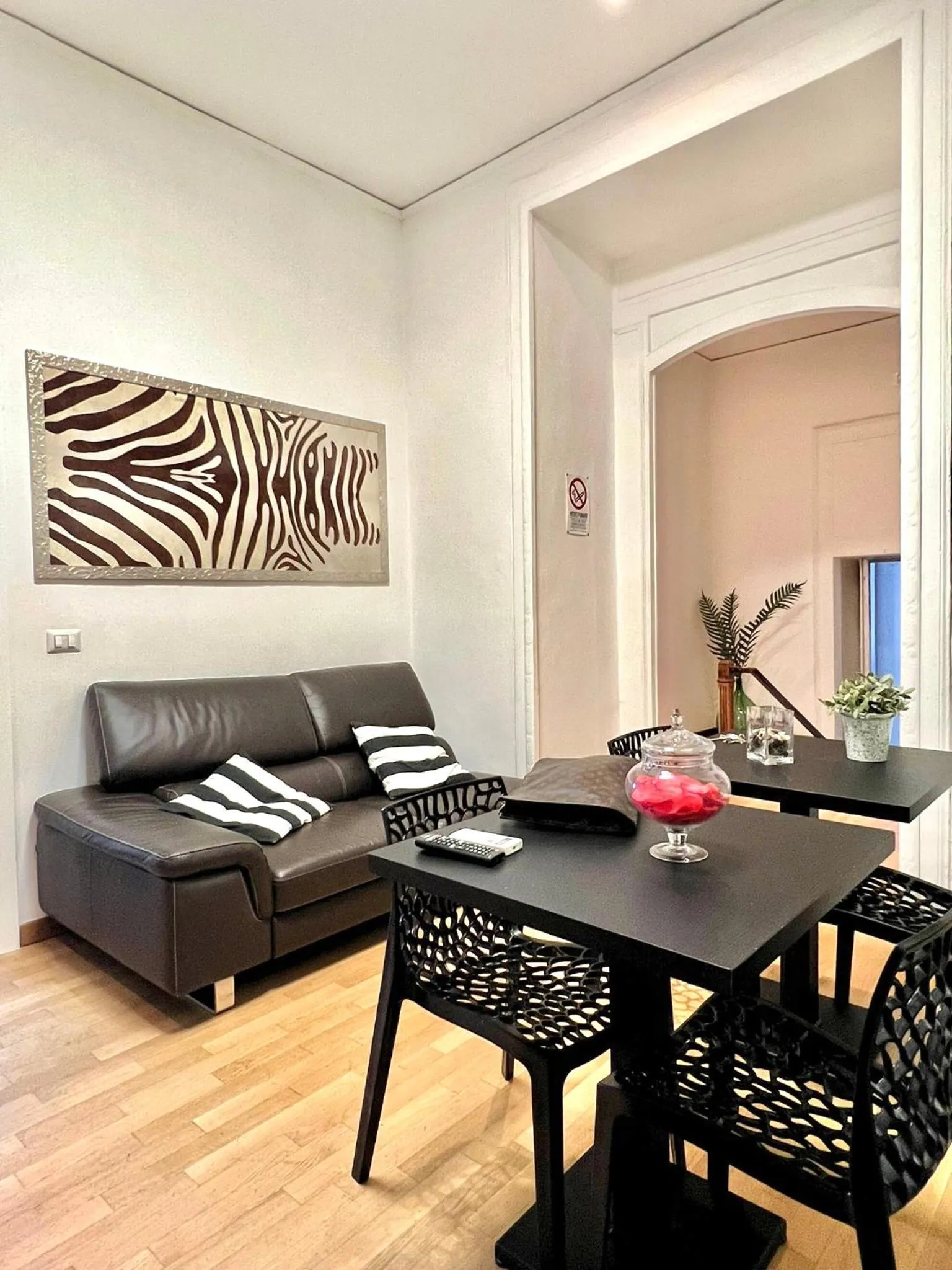 Communal lounge/ TV room in Caracciolo Napoli BeB