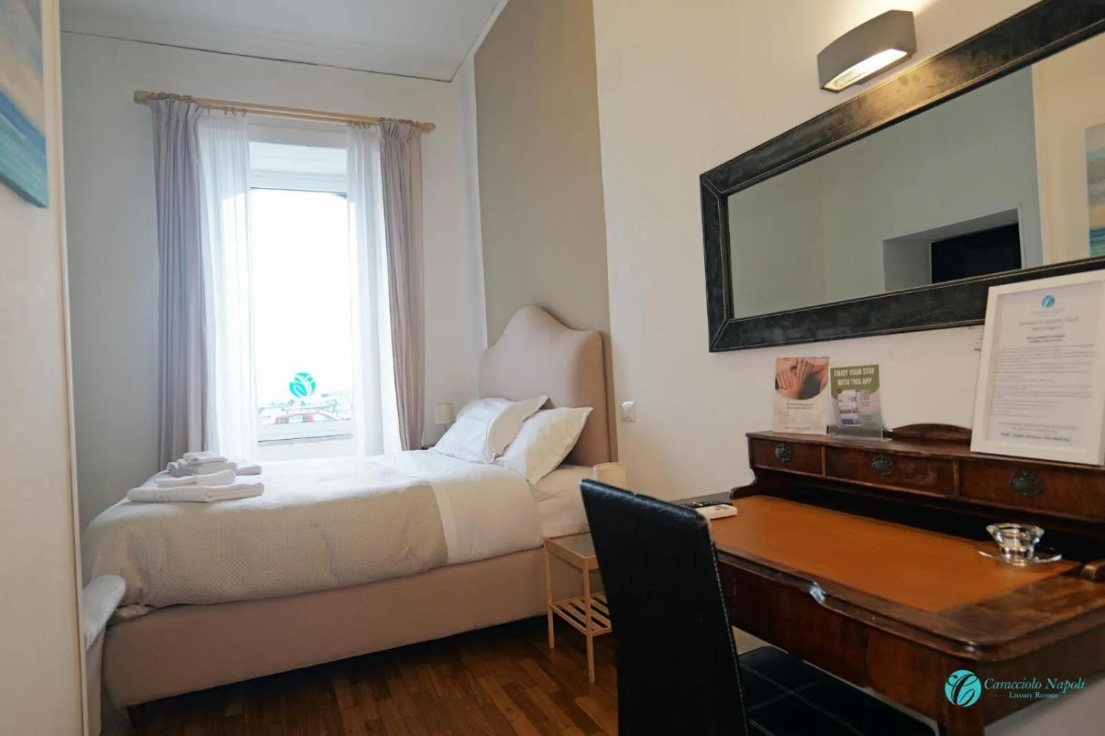 Photo of the whole room in Caracciolo Napoli BeB