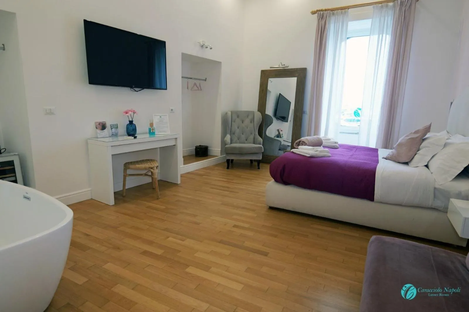 Photo of the whole room in Caracciolo Napoli BeB