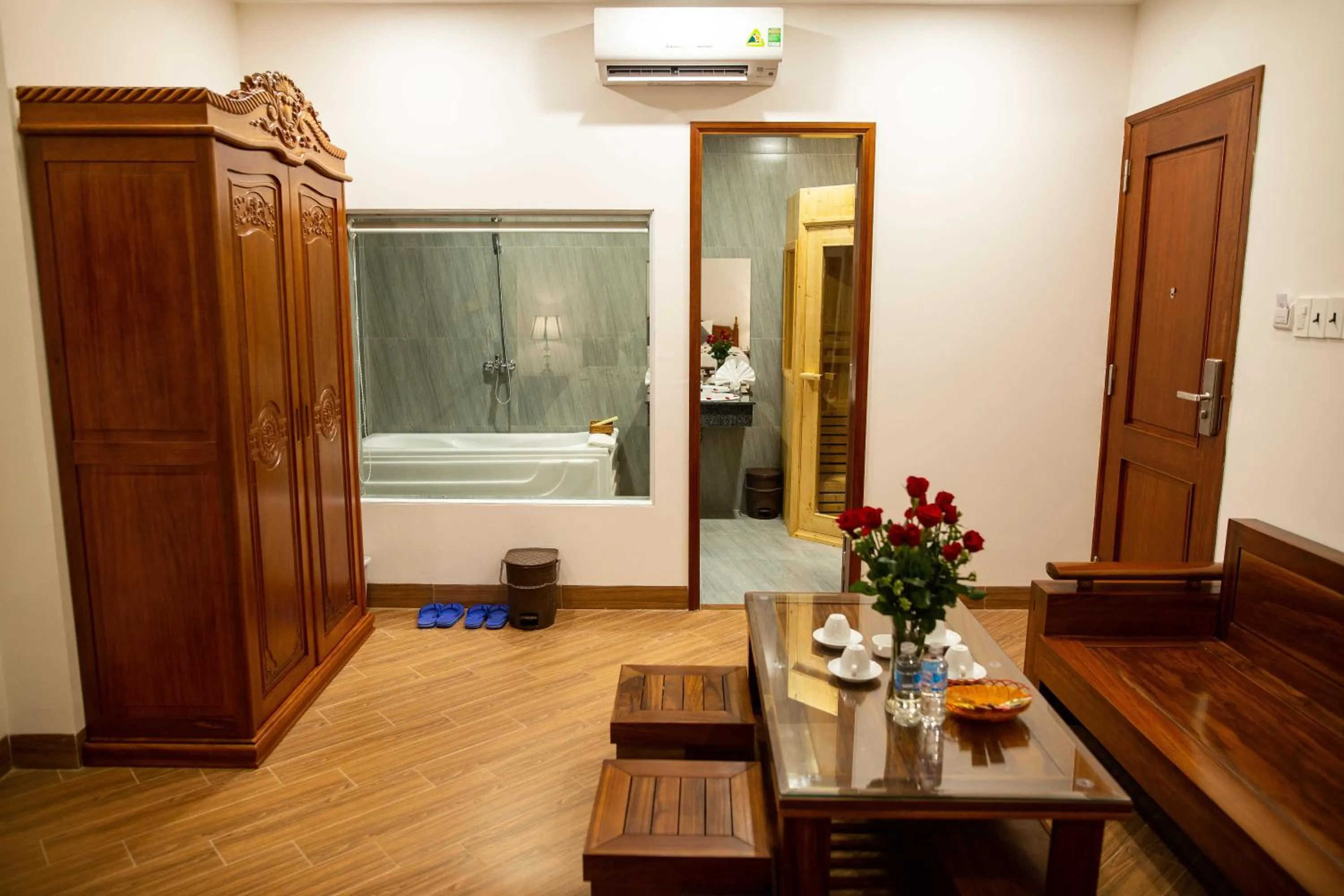 Photo of the whole room in Thanh Van Hotel Quy Nhon