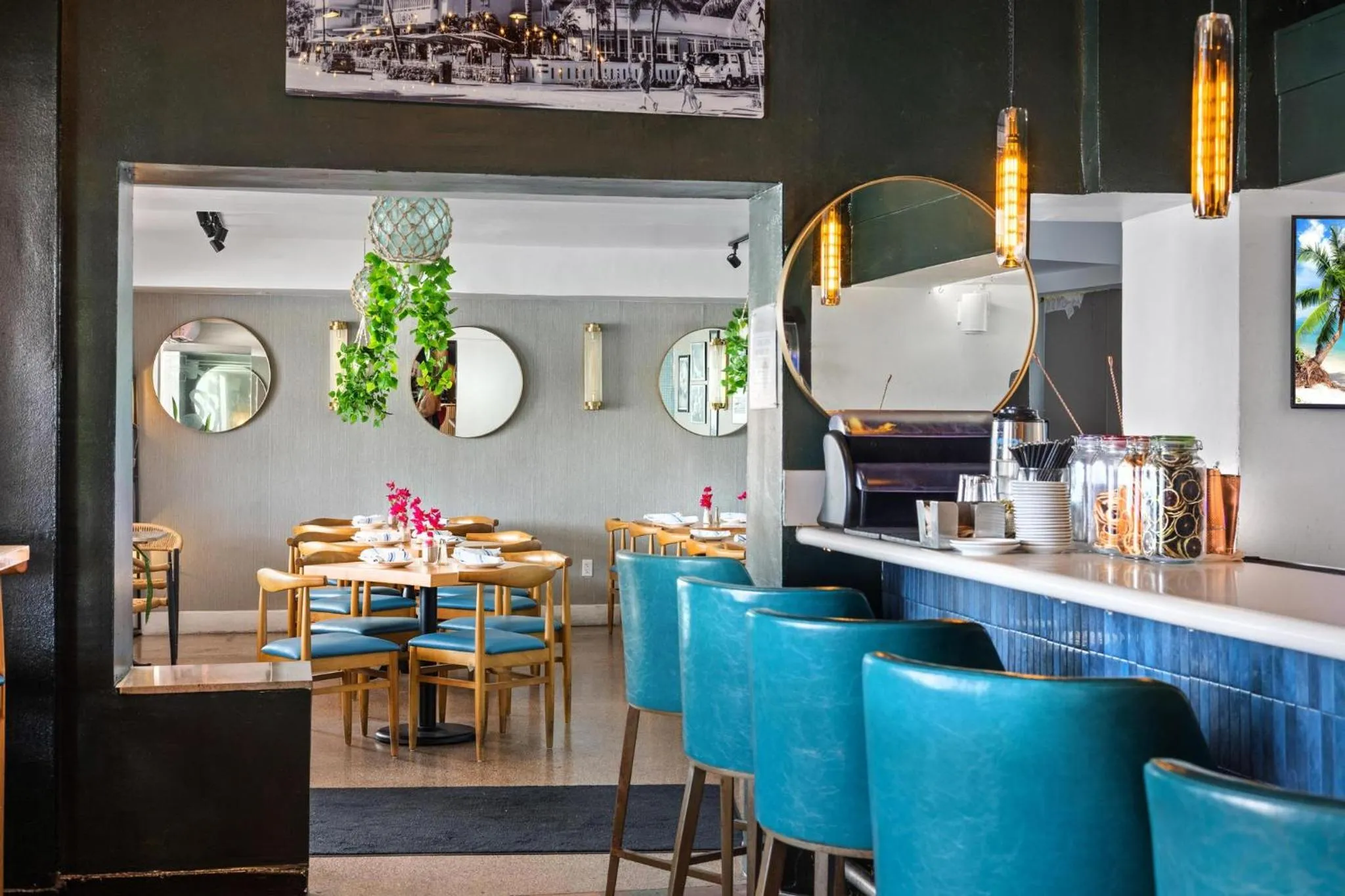 Lounge or bar in Beacon South Beach Hotel