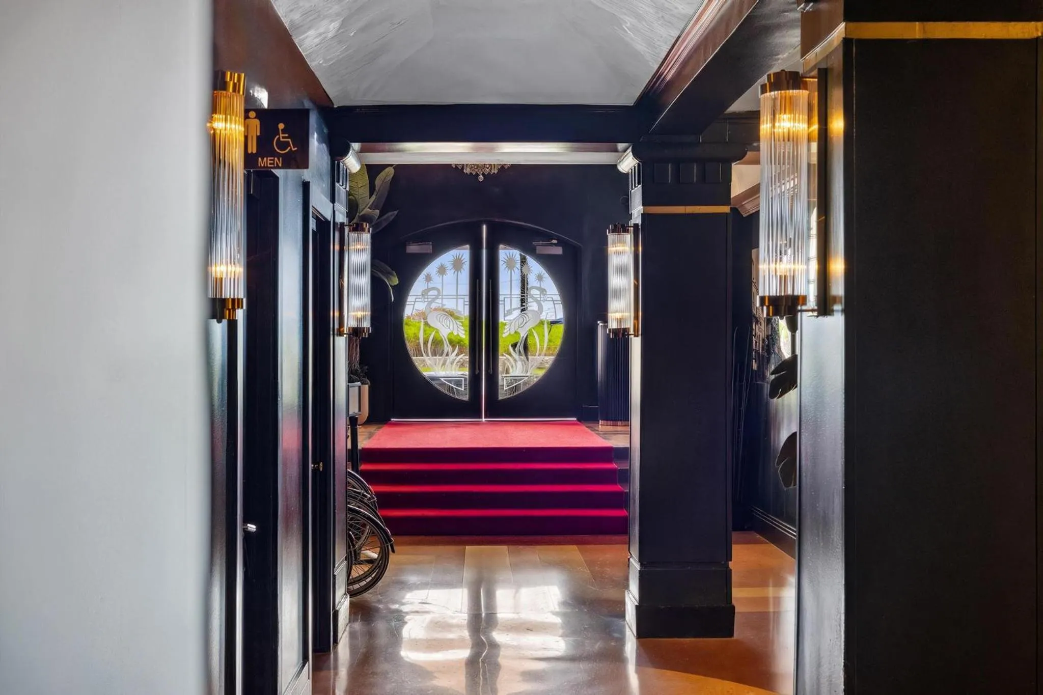 Facade/entrance, Bed in Beacon South Beach Hotel