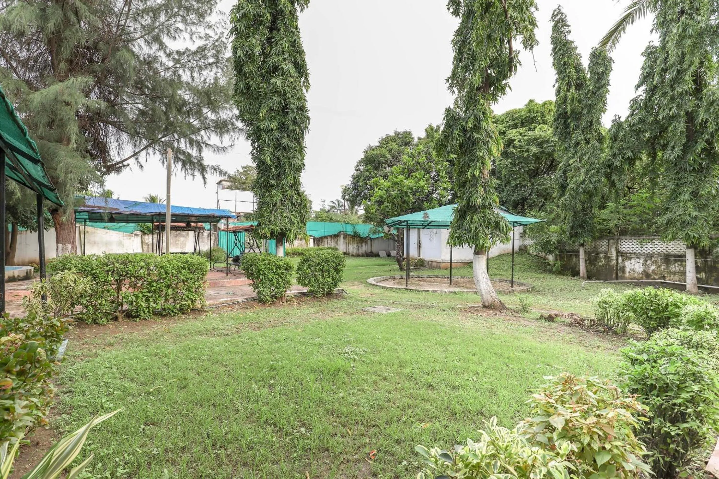 Facade/entrance in Hotel O Nova Dumas Homestay