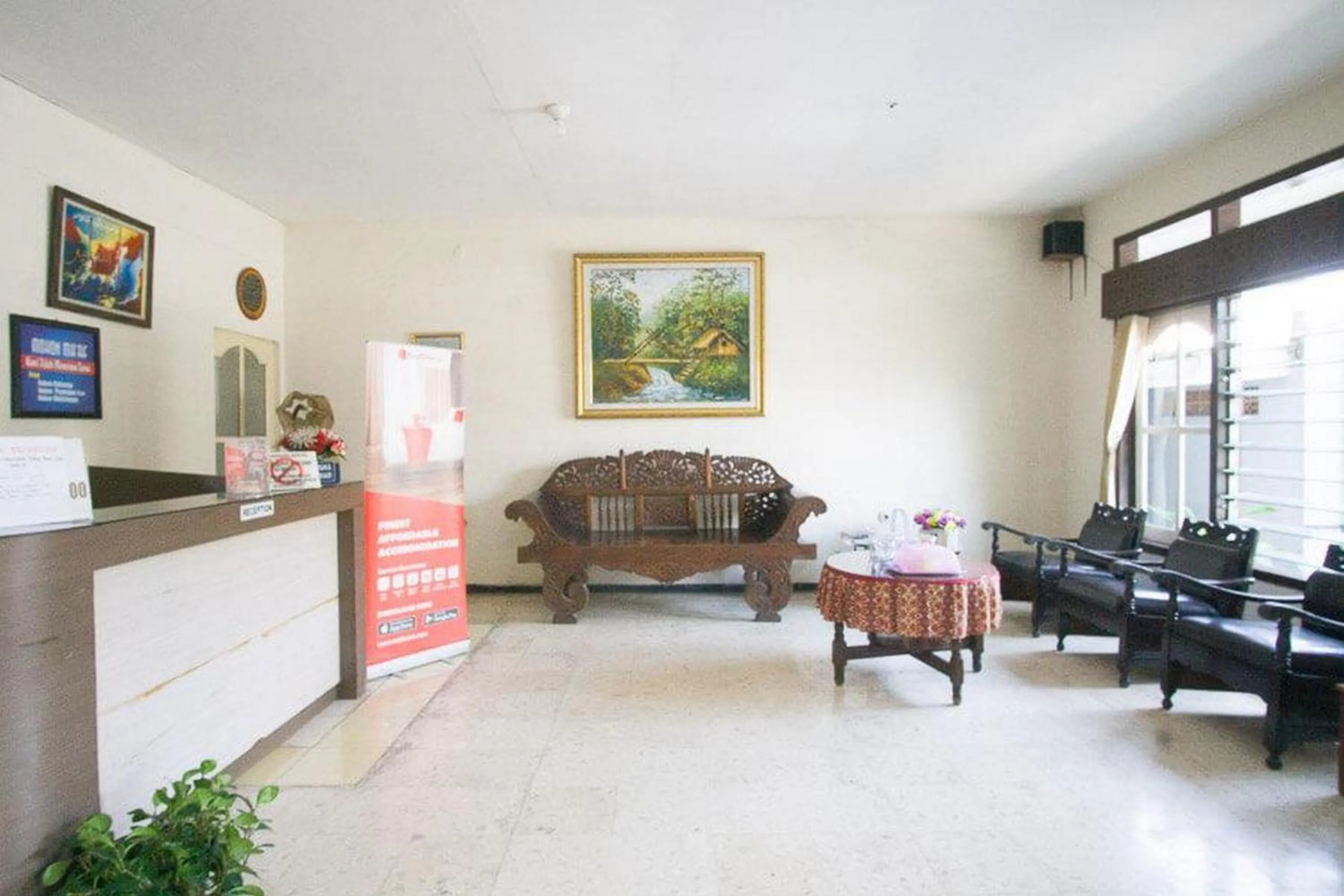 Lobby or reception in RedDoorz Syariah @ Jalan Gajah Mada