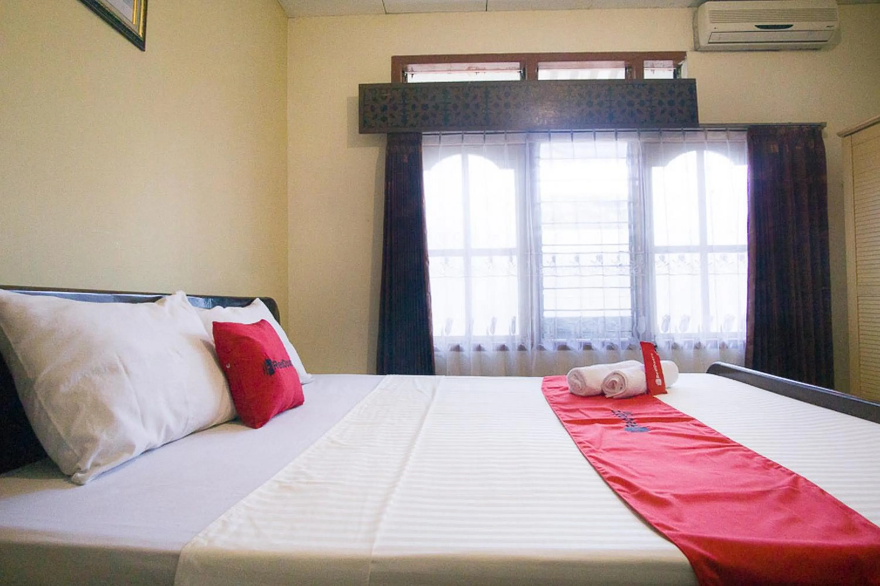 Bed in RedDoorz Syariah @ Jalan Gajah Mada