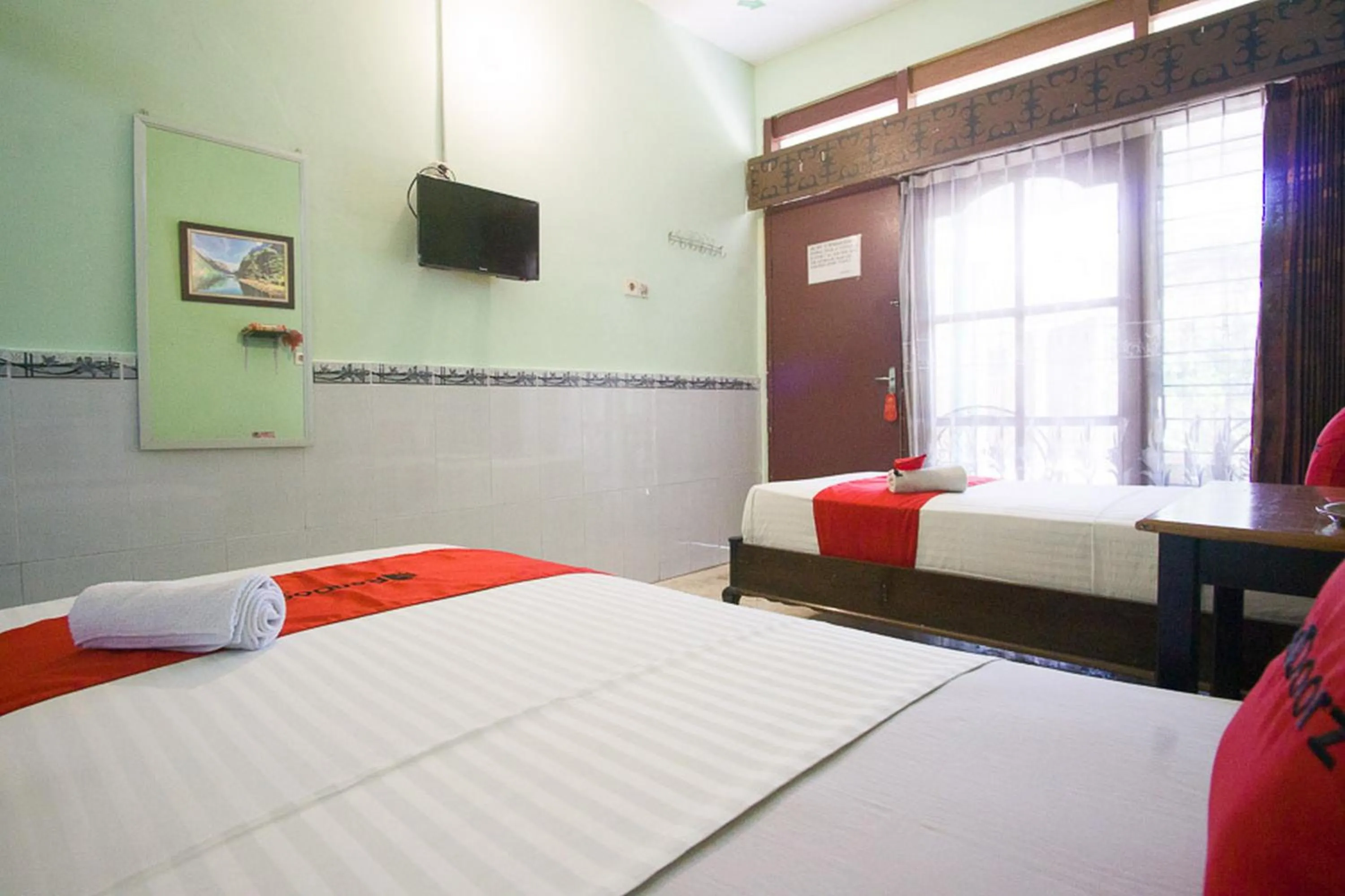 Bedroom, Bed in RedDoorz Syariah @ Jalan Gajah Mada