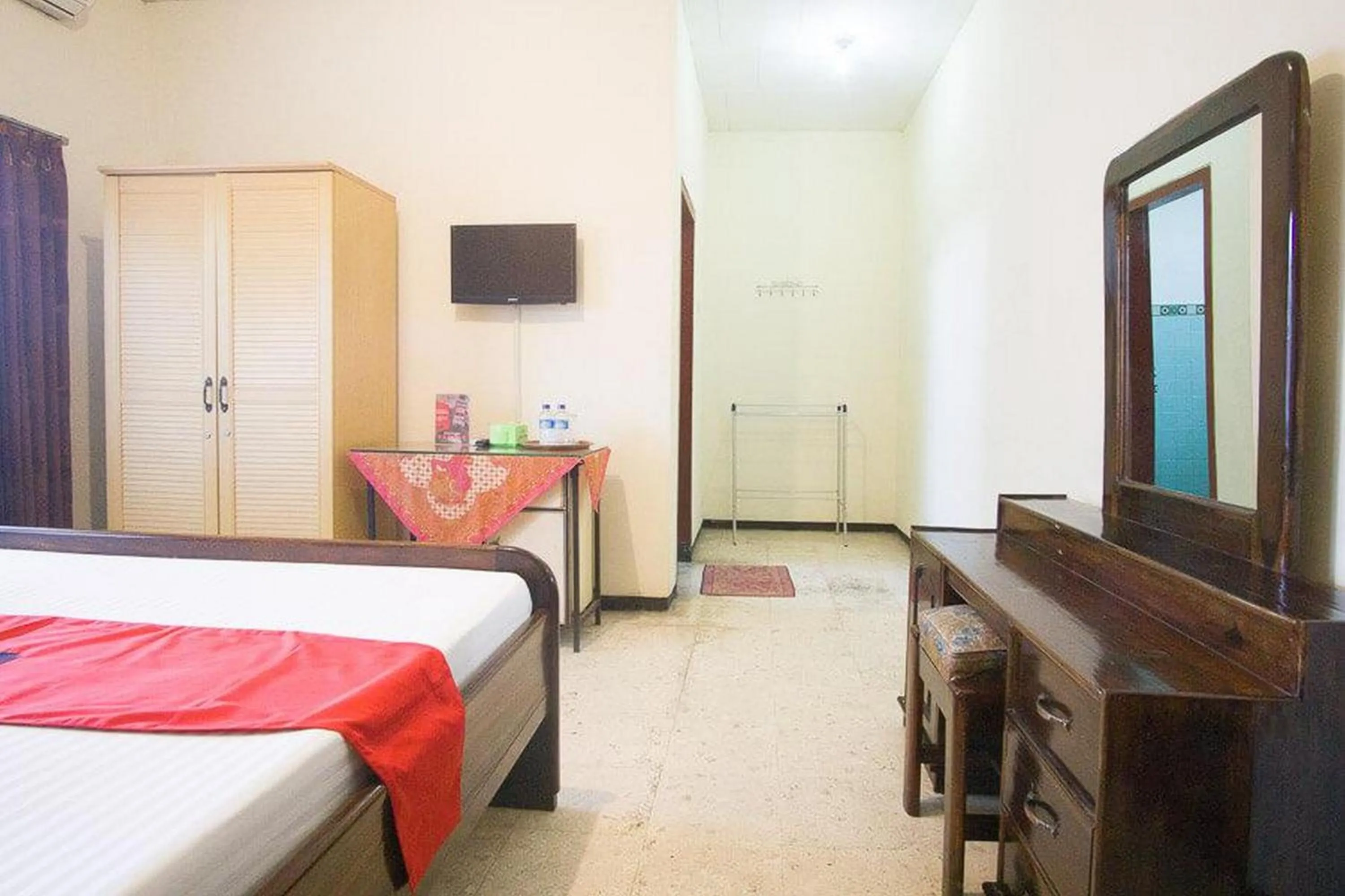 Bedroom, Bed in RedDoorz Syariah @ Jalan Gajah Mada