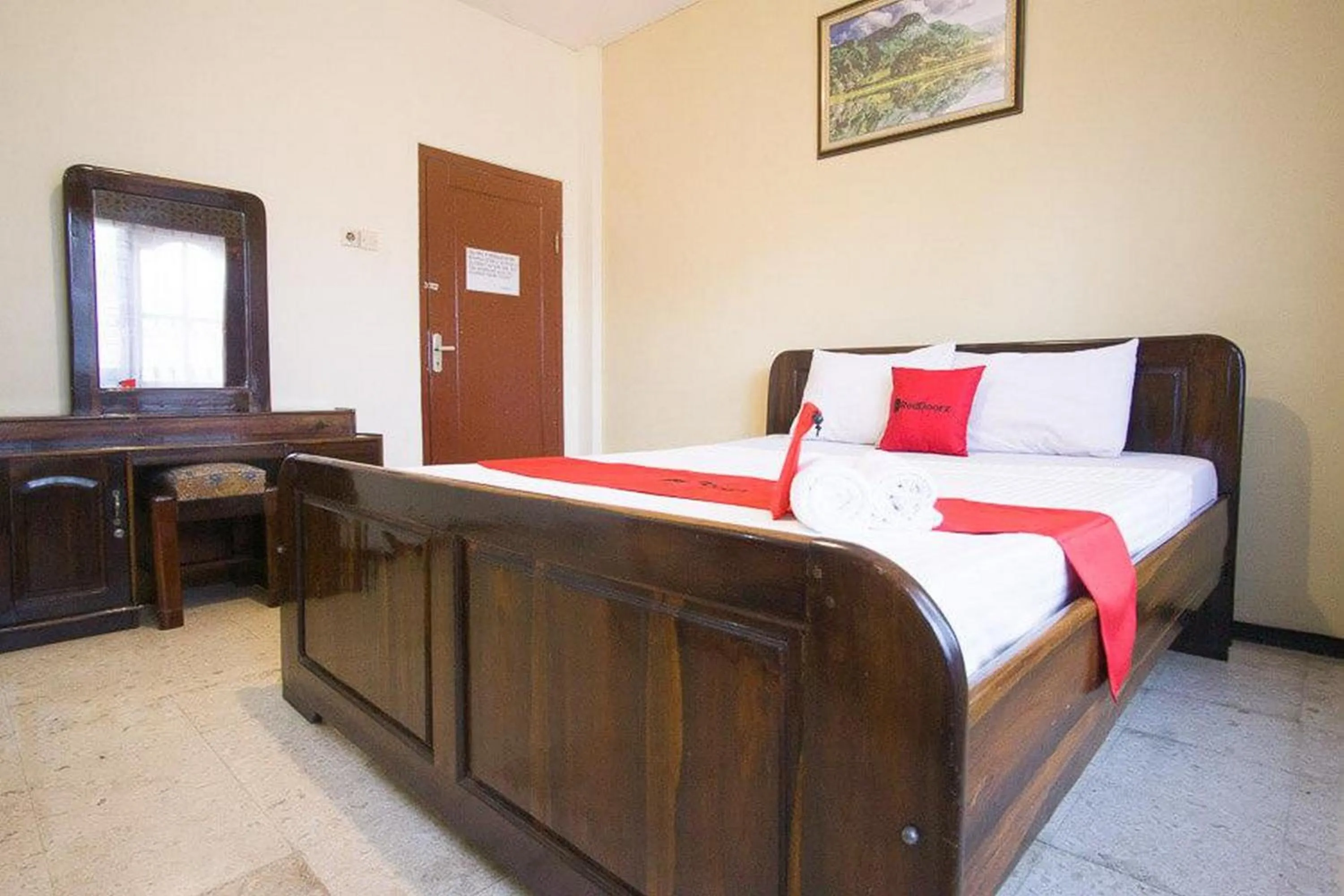 Bedroom, Bed in RedDoorz Syariah @ Jalan Gajah Mada