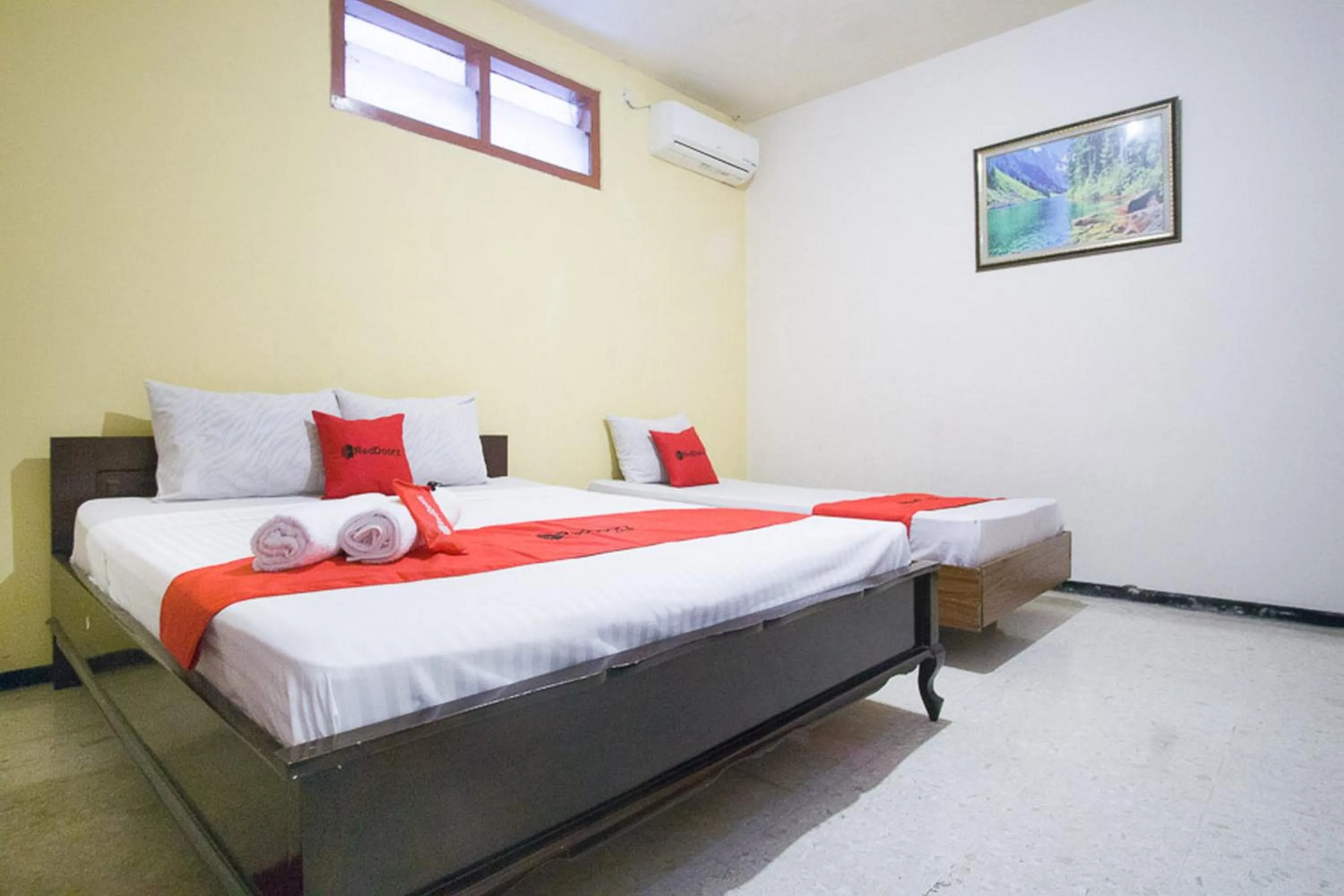 Bed in RedDoorz Syariah @ Jalan Gajah Mada