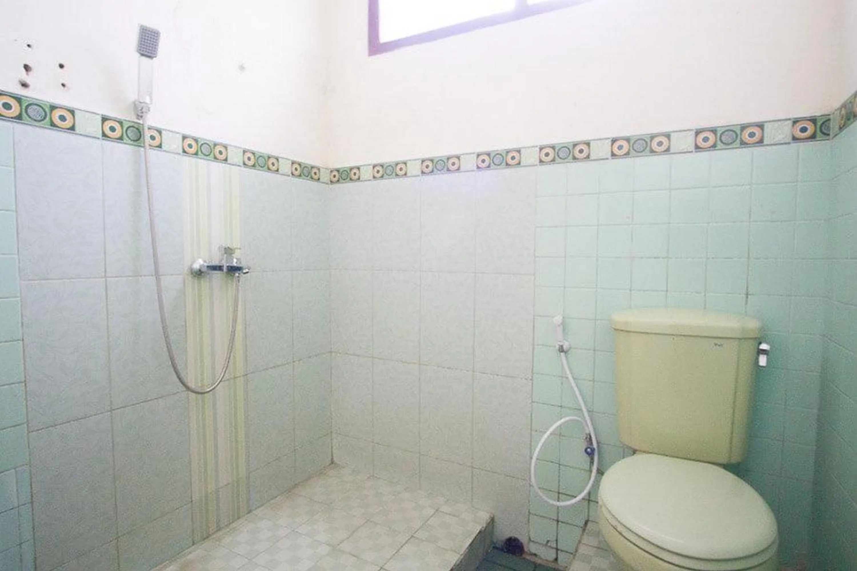 Bathroom in RedDoorz Syariah @ Jalan Gajah Mada