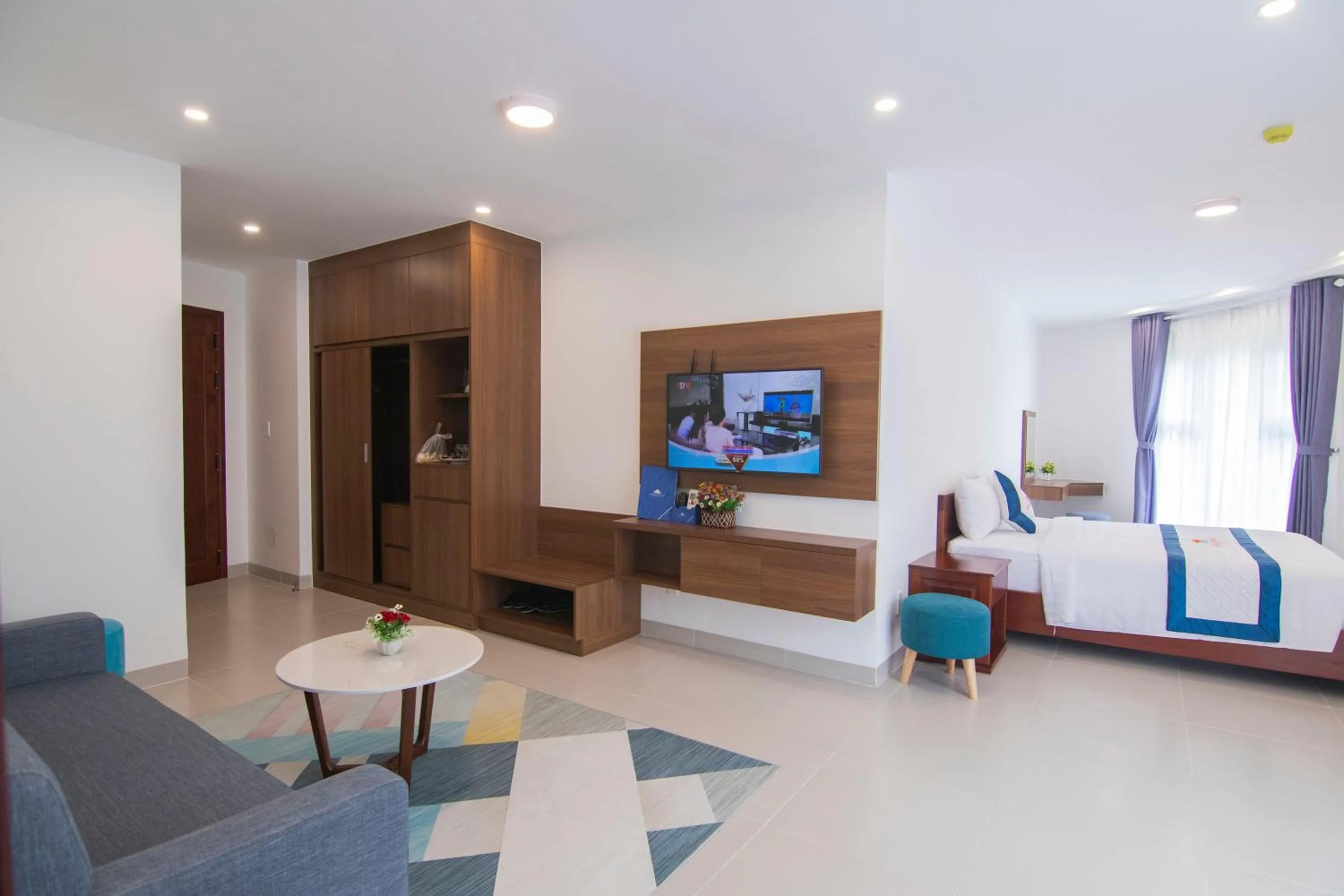 Communal lounge/ TV room, Bed in Mermaid Seaside Hotel