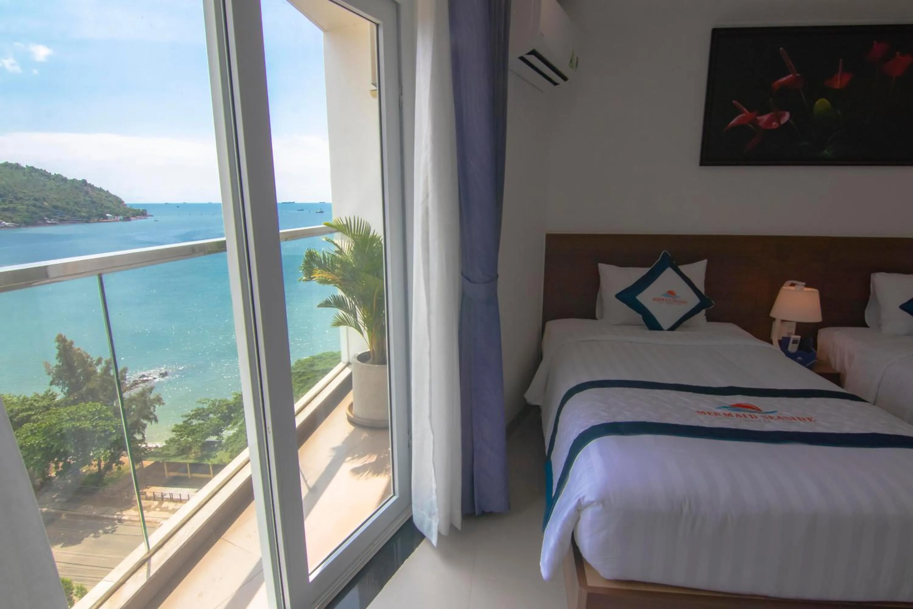 Balcony/Terrace, Bed in Mermaid Seaside Hotel