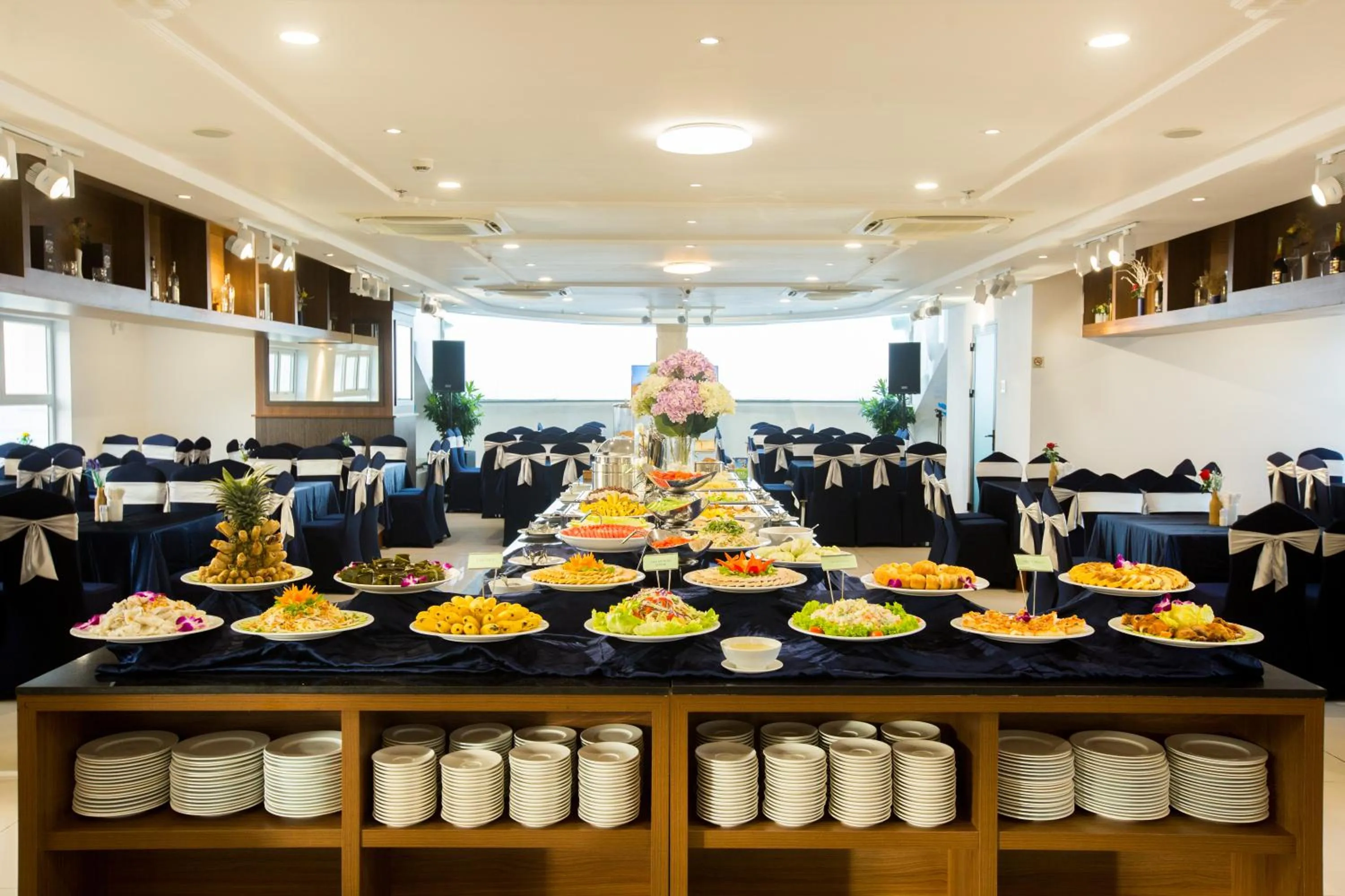 Restaurant/places to eat in Mermaid Seaside Hotel