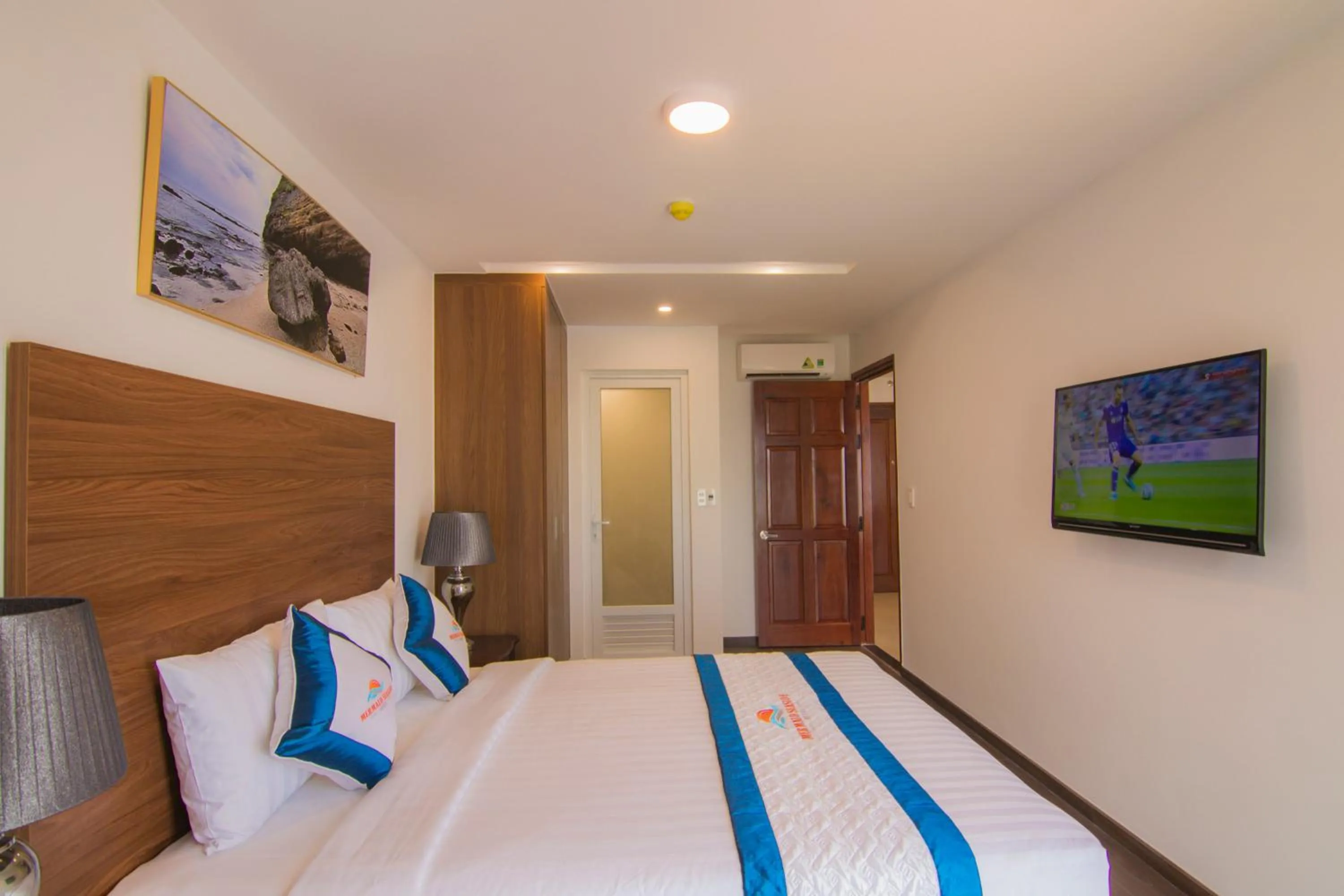 Communal lounge/ TV room, Bed in Mermaid Seaside Hotel