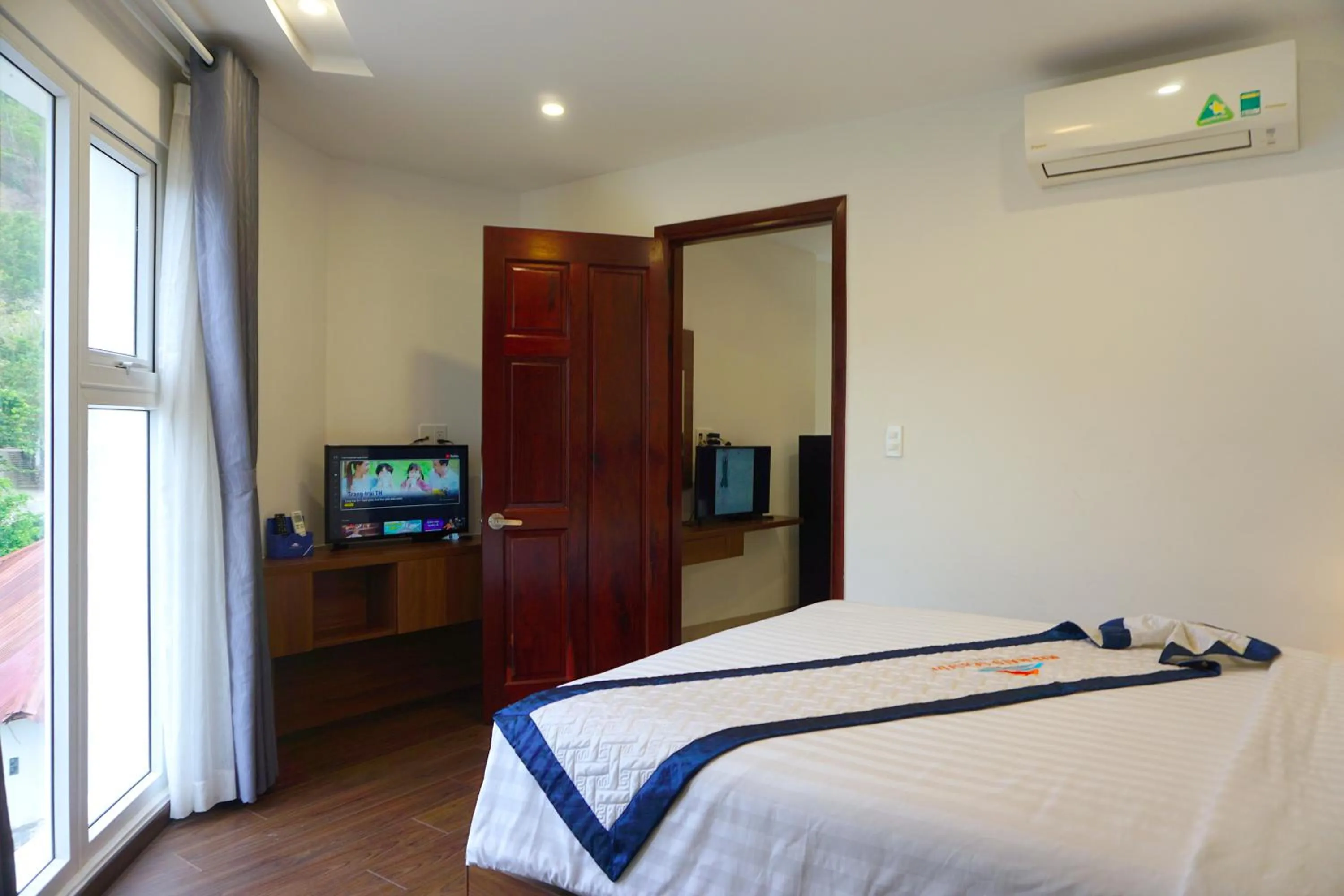 Bedroom, Bed in Mermaid Seaside Hotel