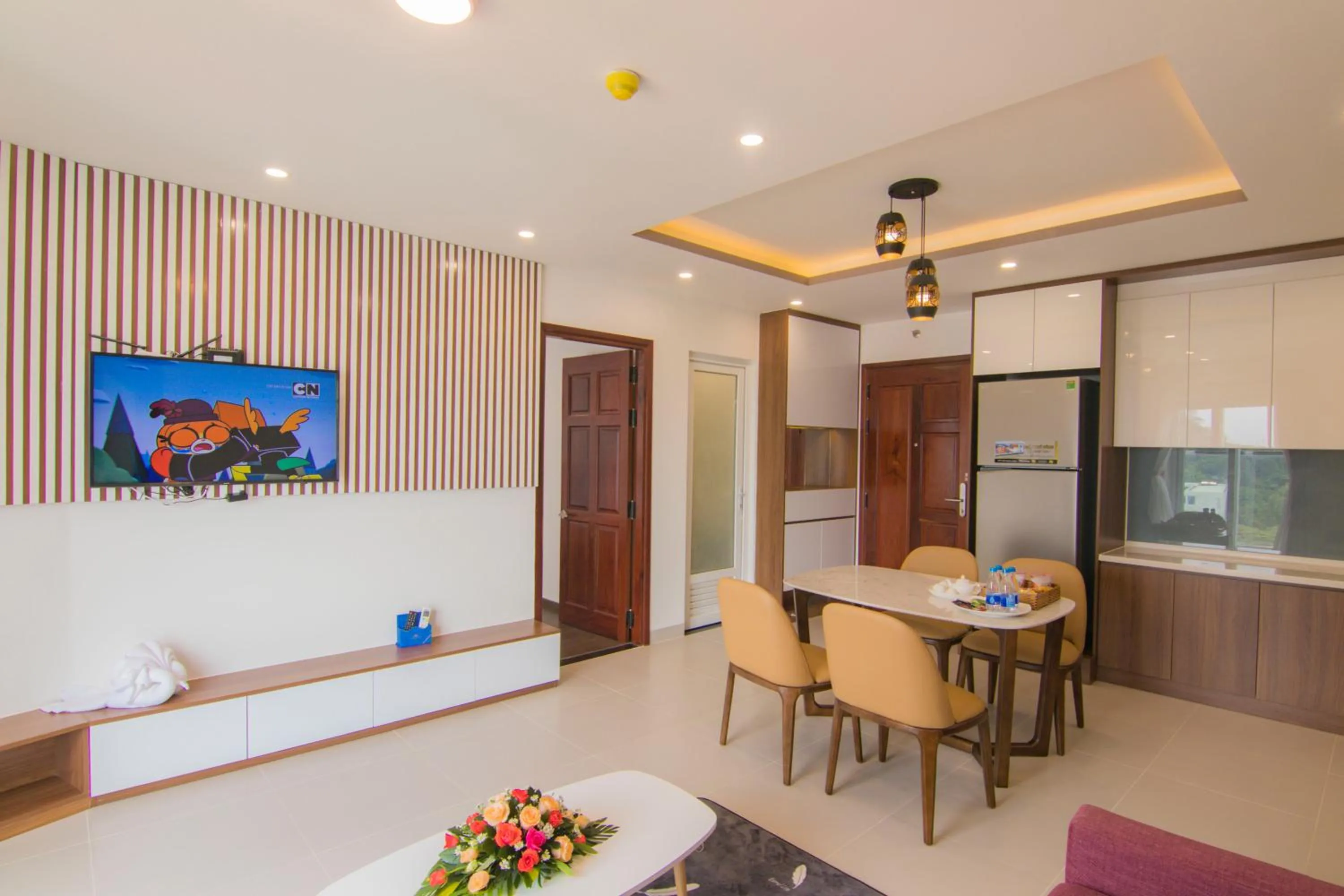 Communal lounge/ TV room in Mermaid Seaside Hotel