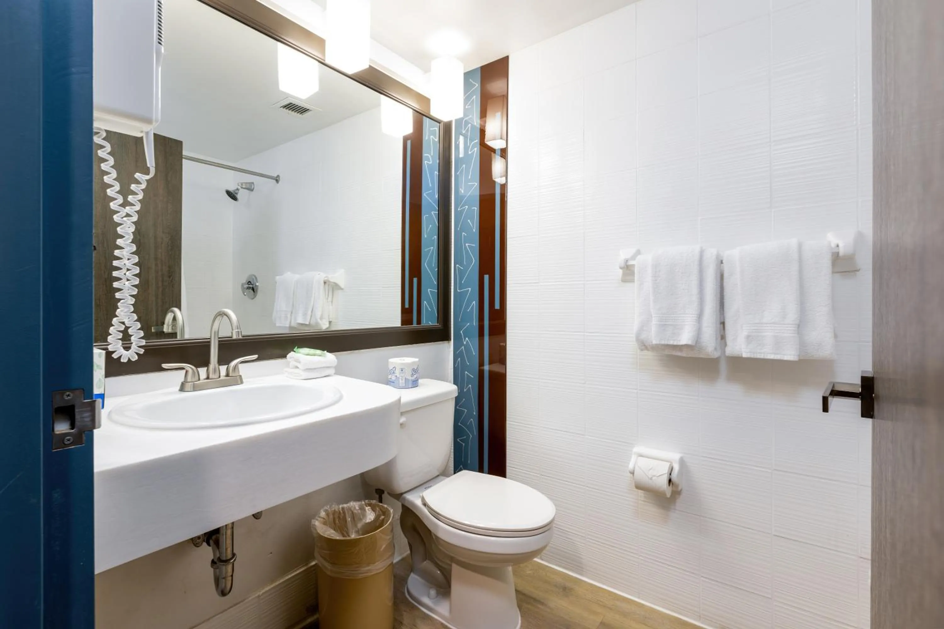 Bathroom in Regency Miami Airport by Sonesta