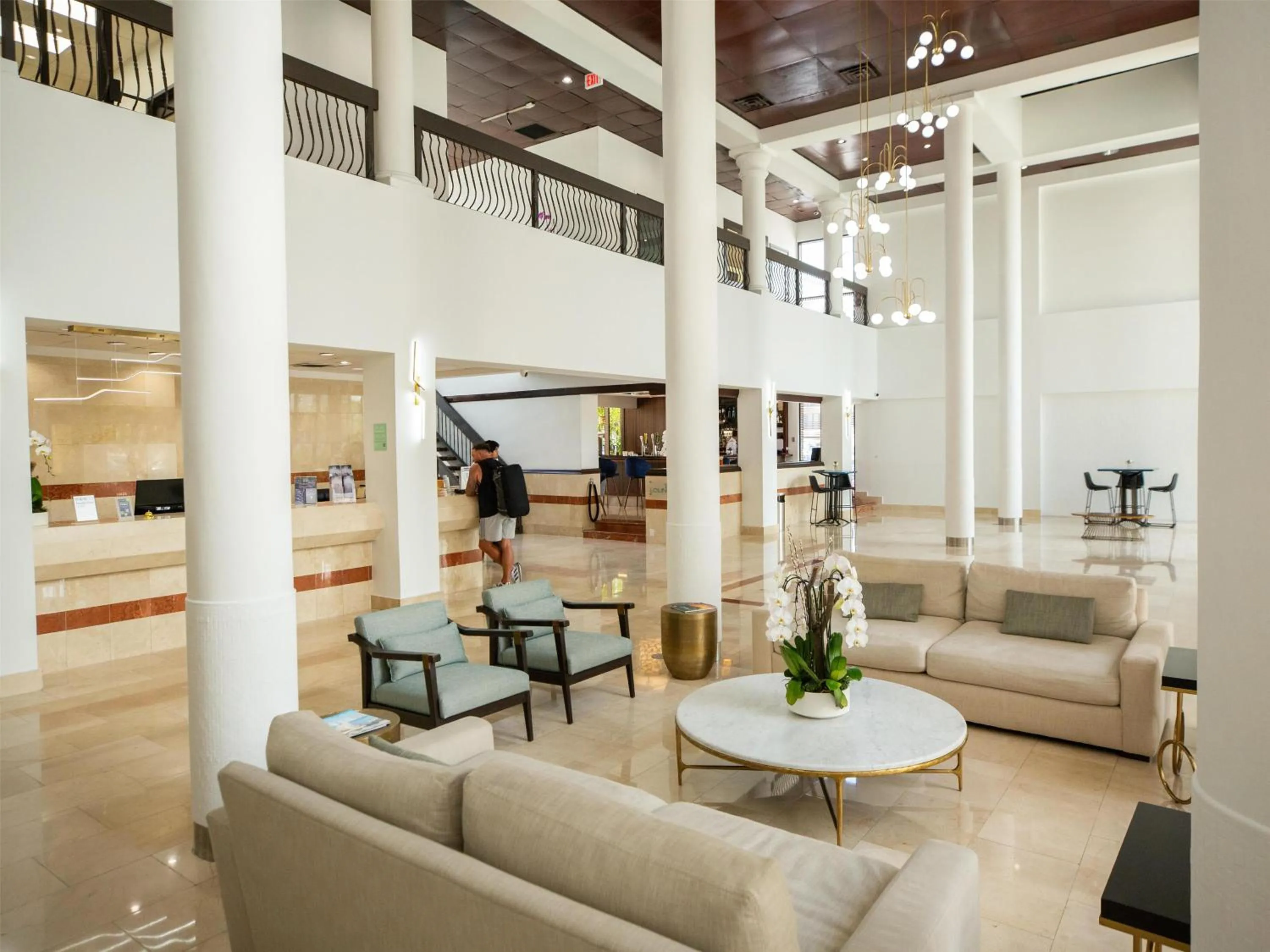 Lobby or reception in Regency Miami Airport by Sonesta