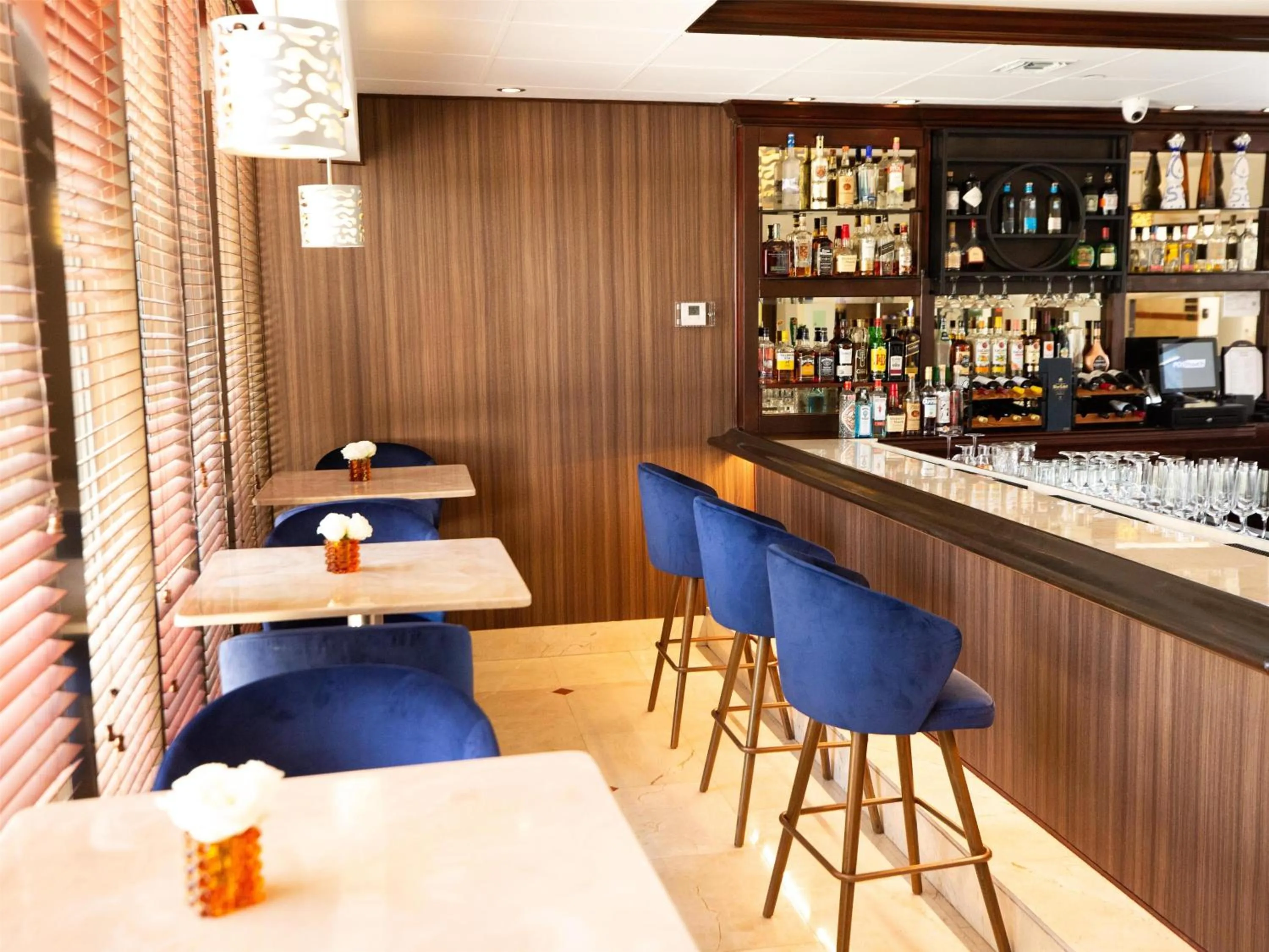 Lounge or bar in Regency Miami Airport by Sonesta