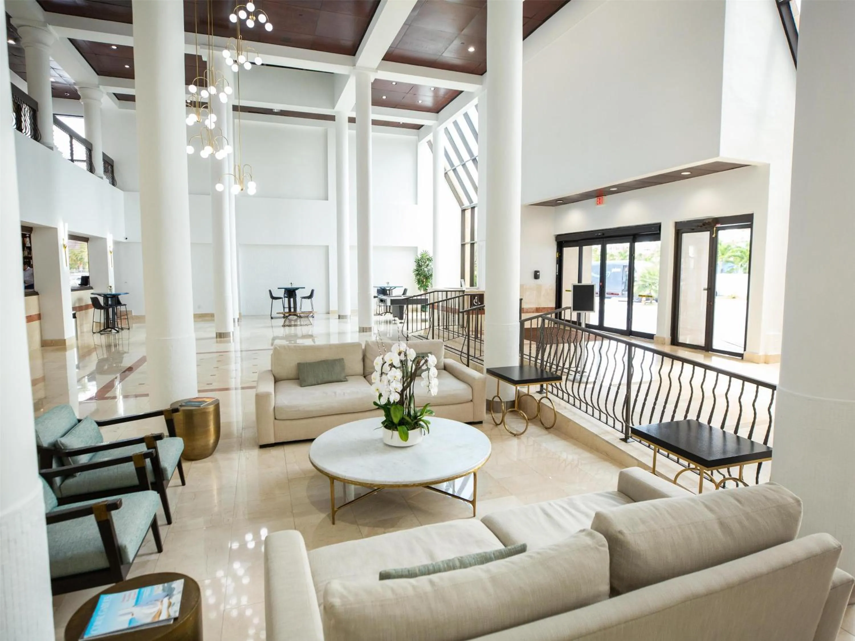 Lobby or reception in Regency Miami Airport by Sonesta