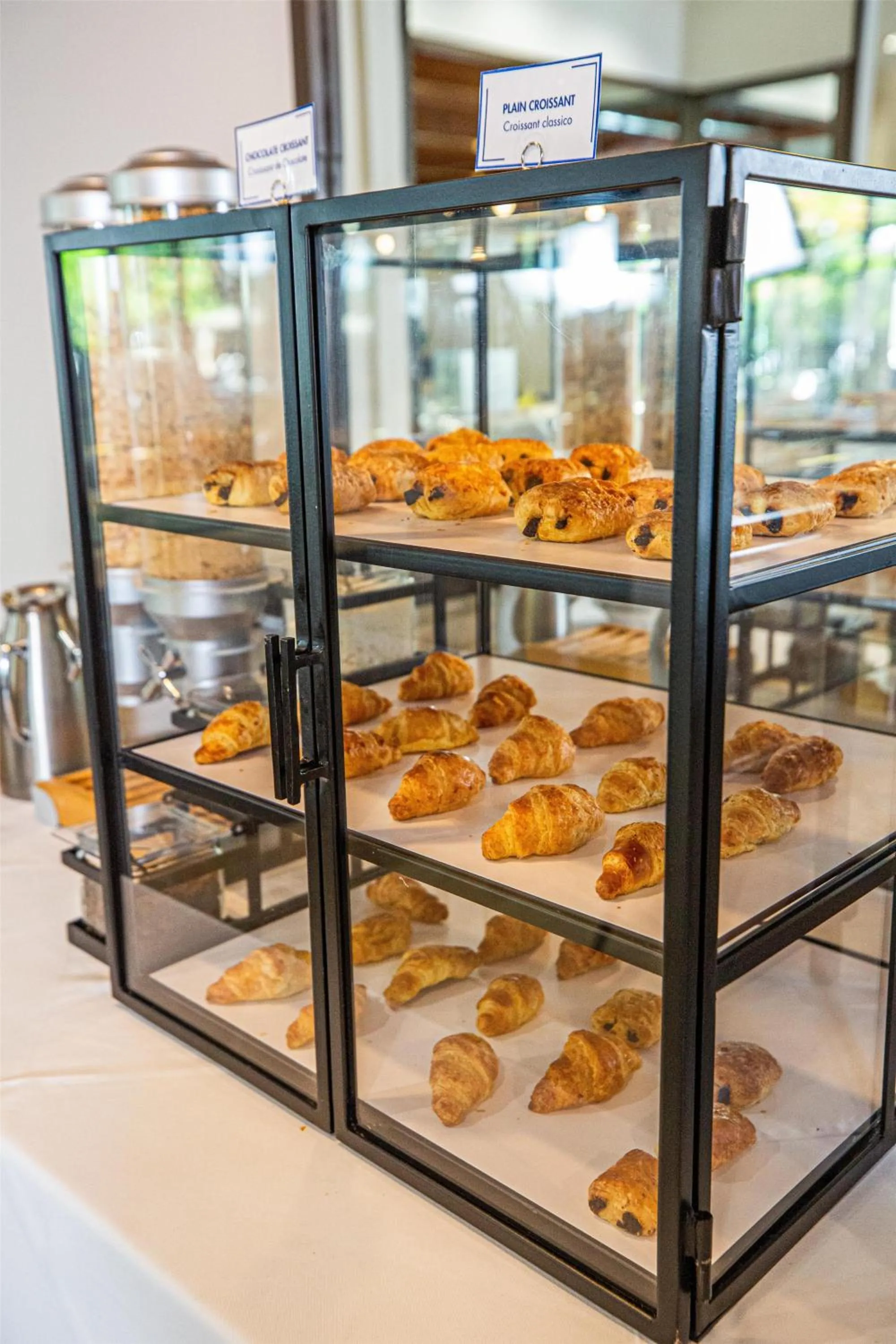 Breakfast in Regency Miami Airport by Sonesta