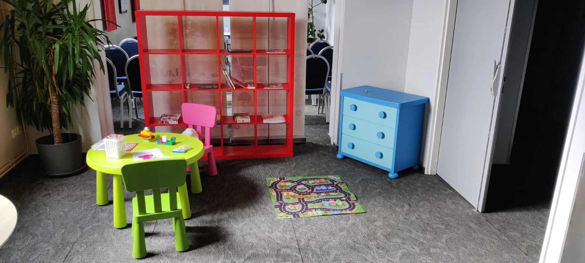 Children play ground in Carré Py' Hôtel
