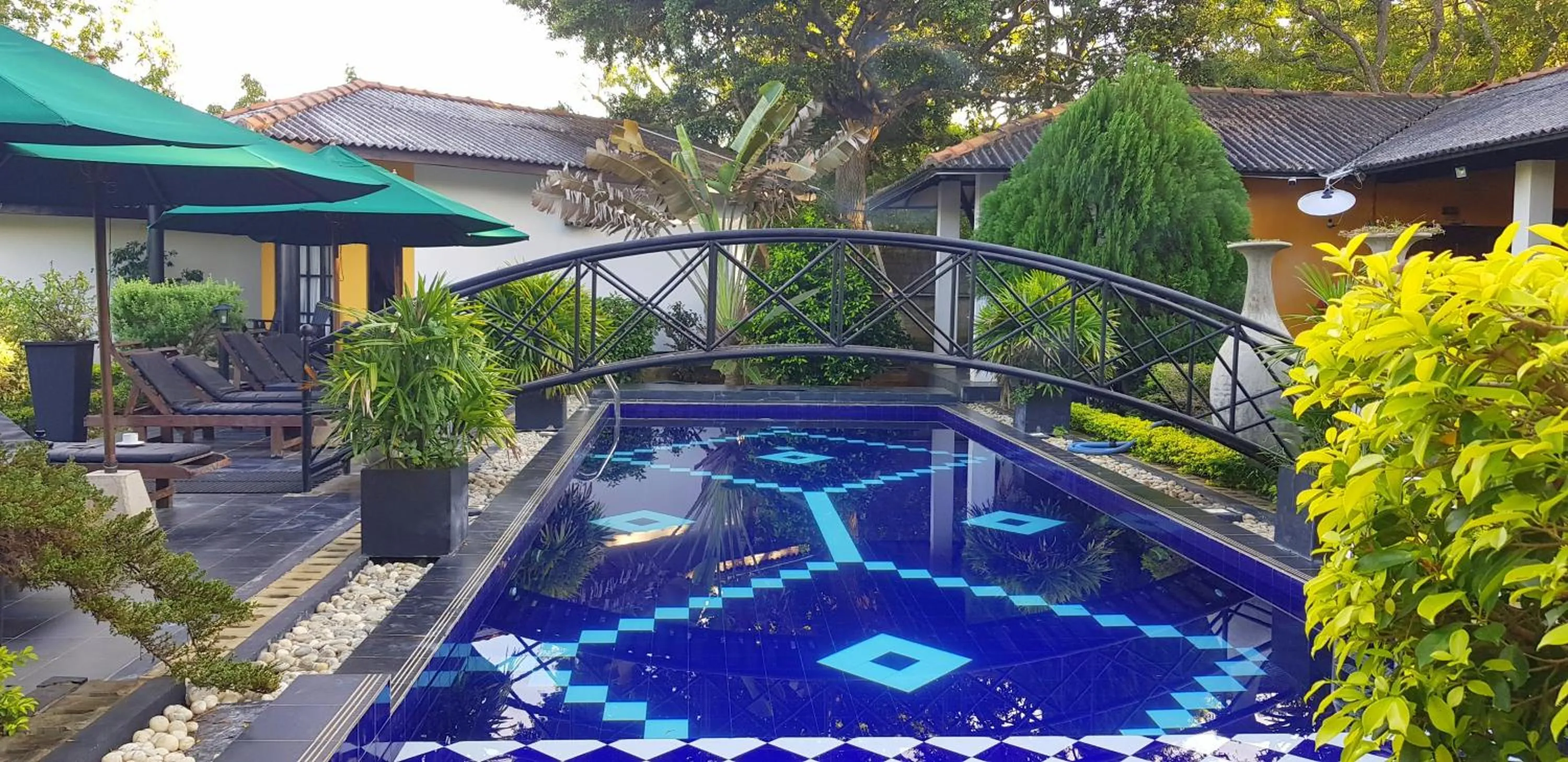 Swimming pool in Flower Garden Lake Resort