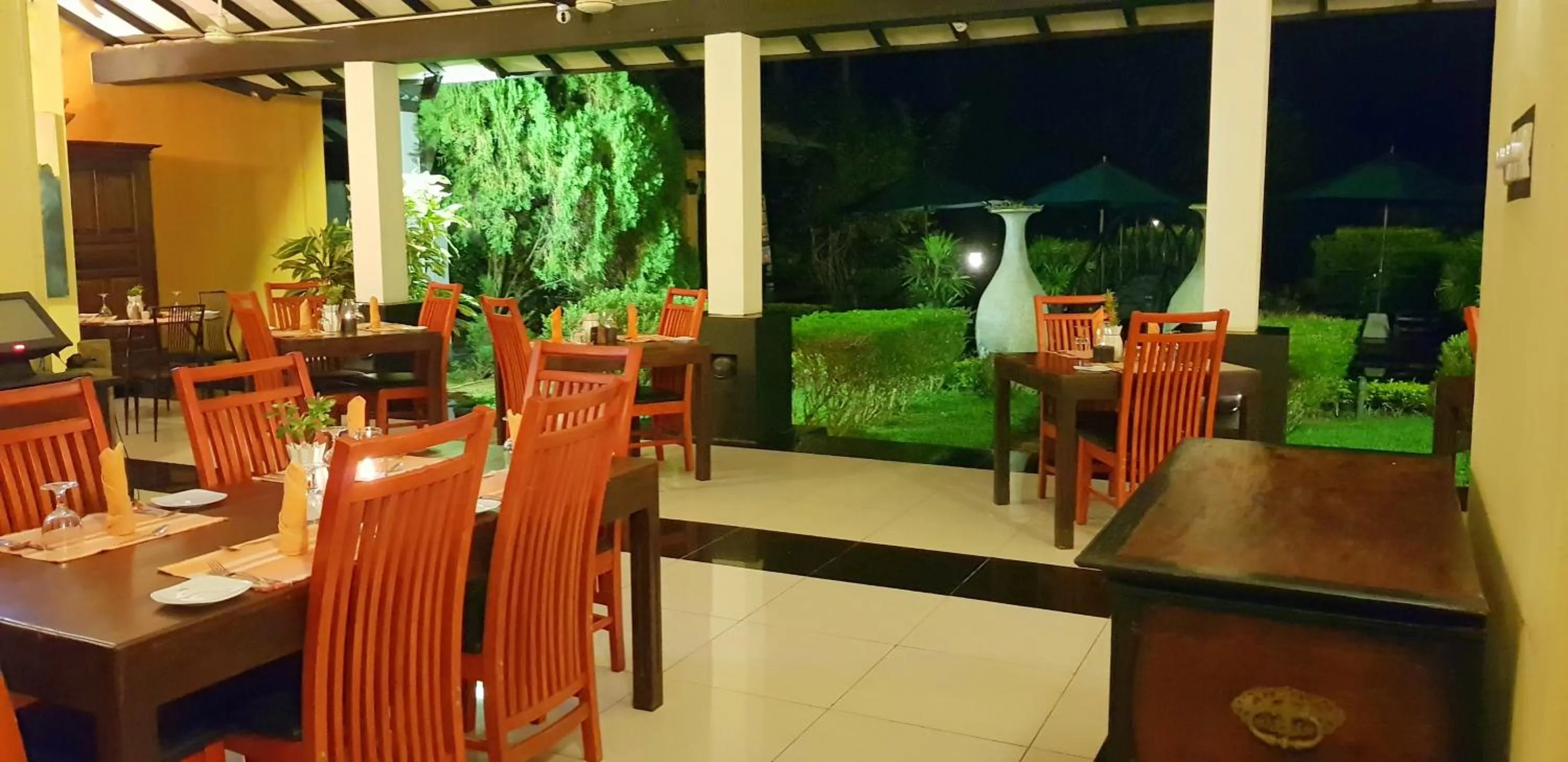 Restaurant/places to eat in Flower Garden Lake Resort