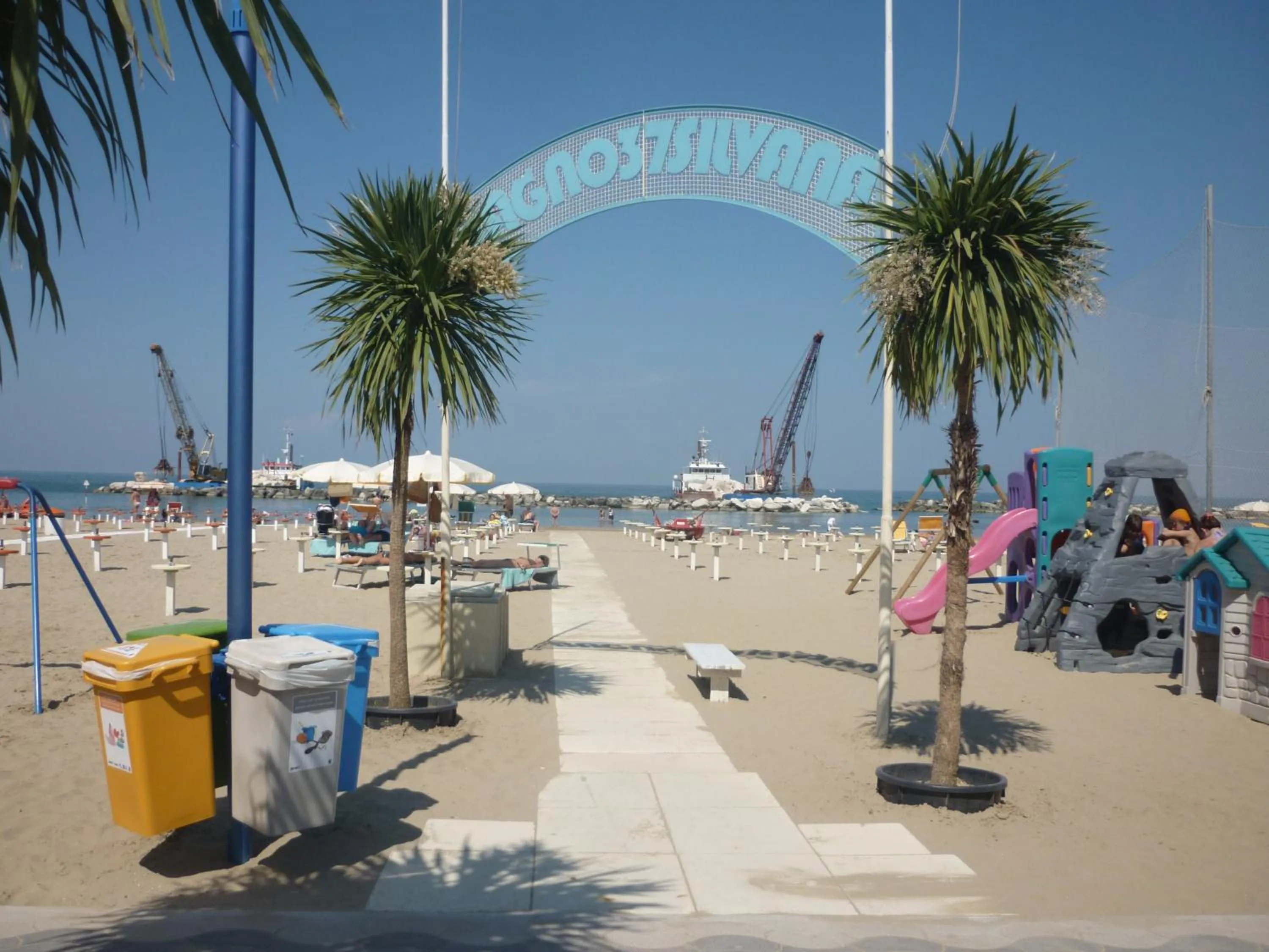 Beach in Hotel Bridge