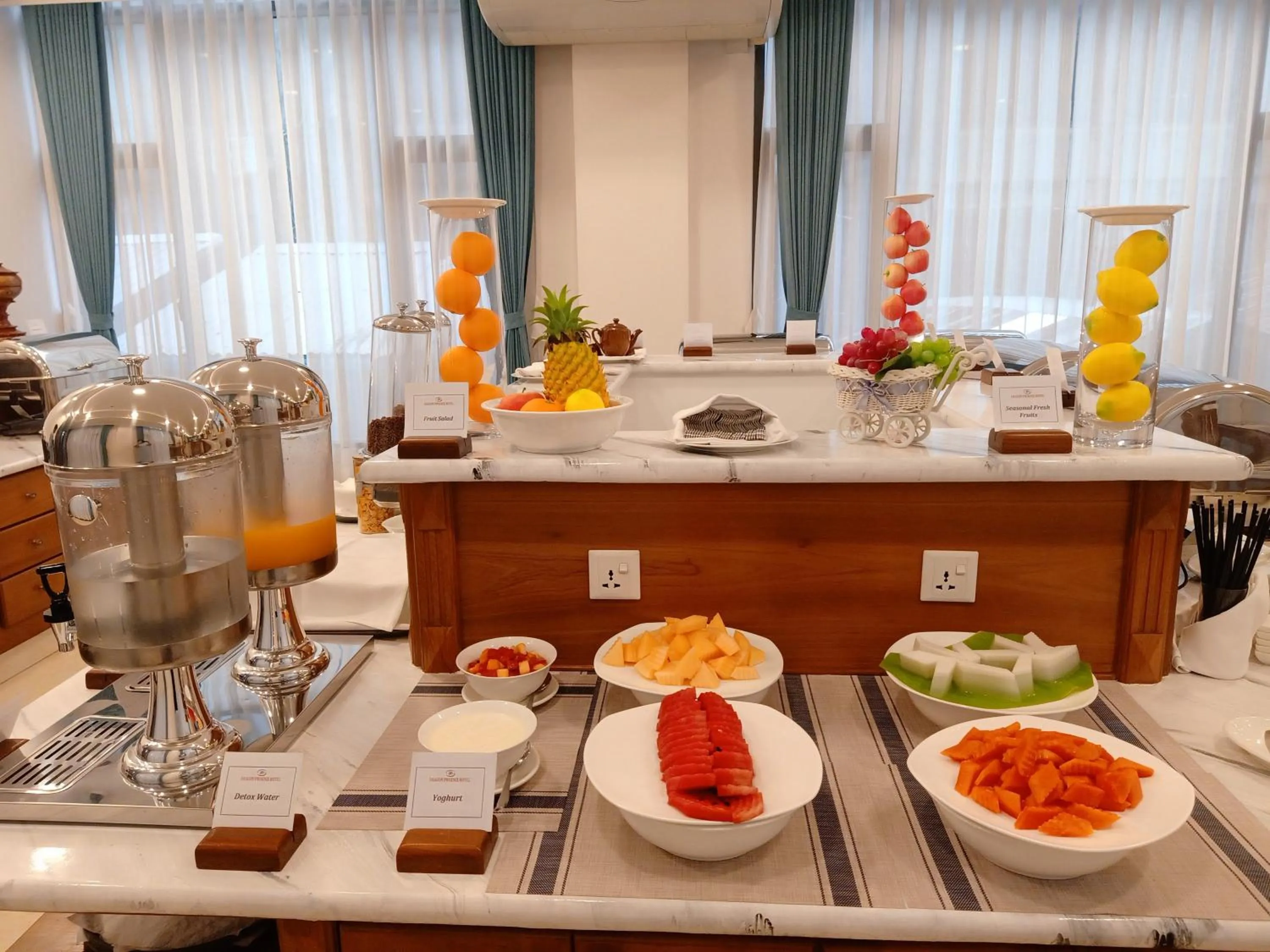 Food in Dragon Phoenix Hotel