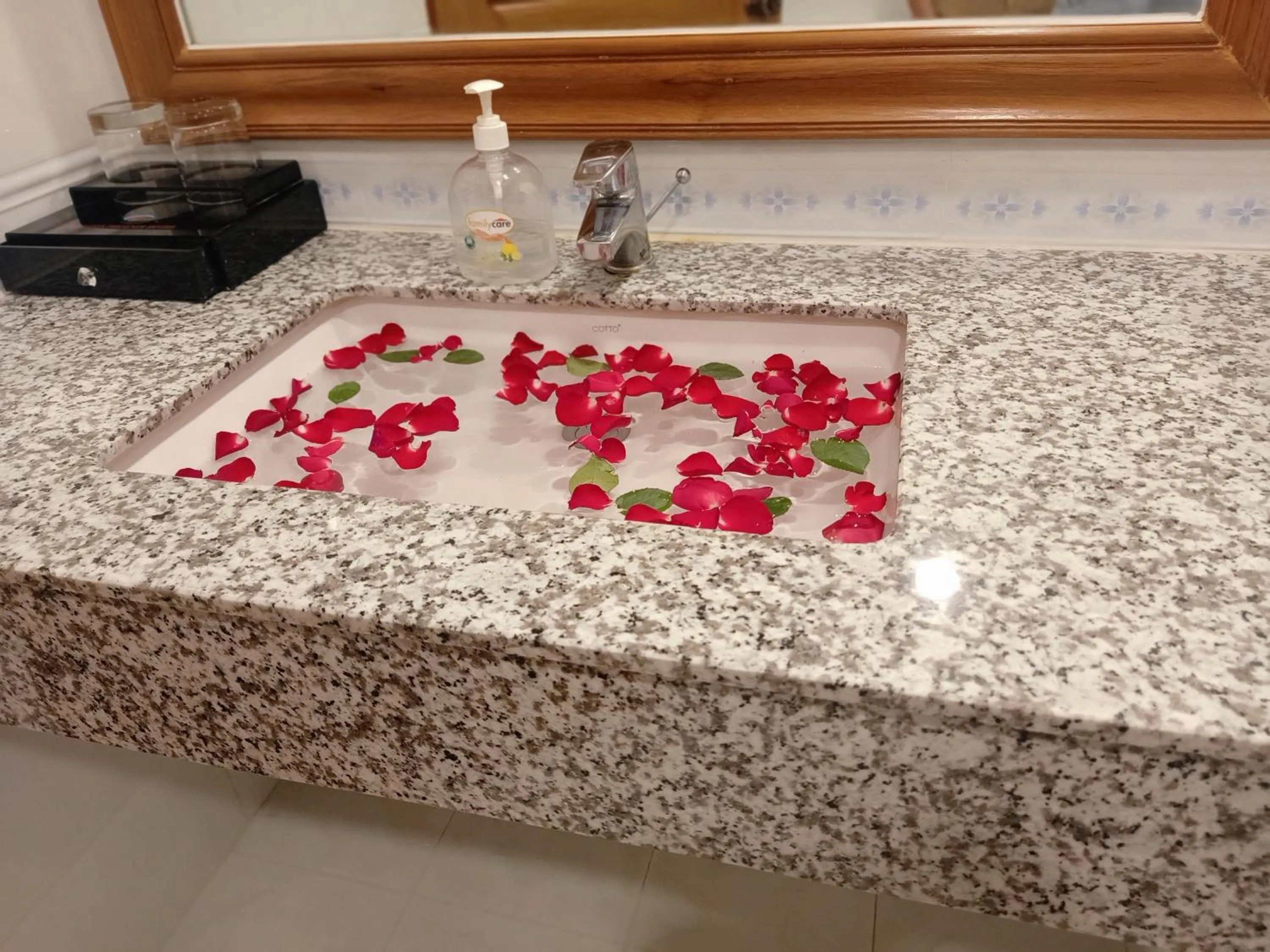 Bathroom in Dragon Phoenix Hotel