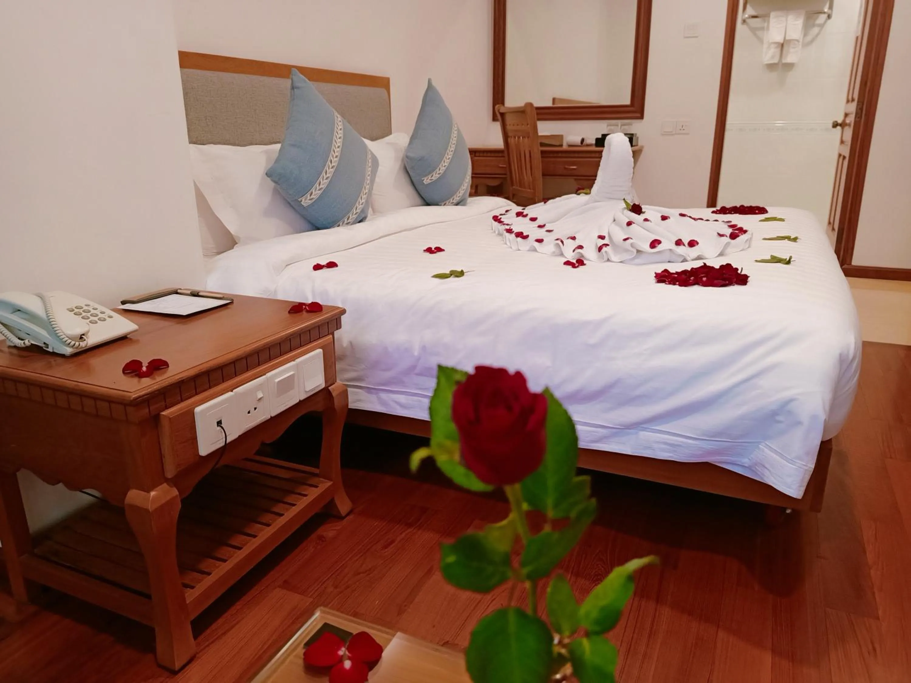 Bed in Dragon Phoenix Hotel