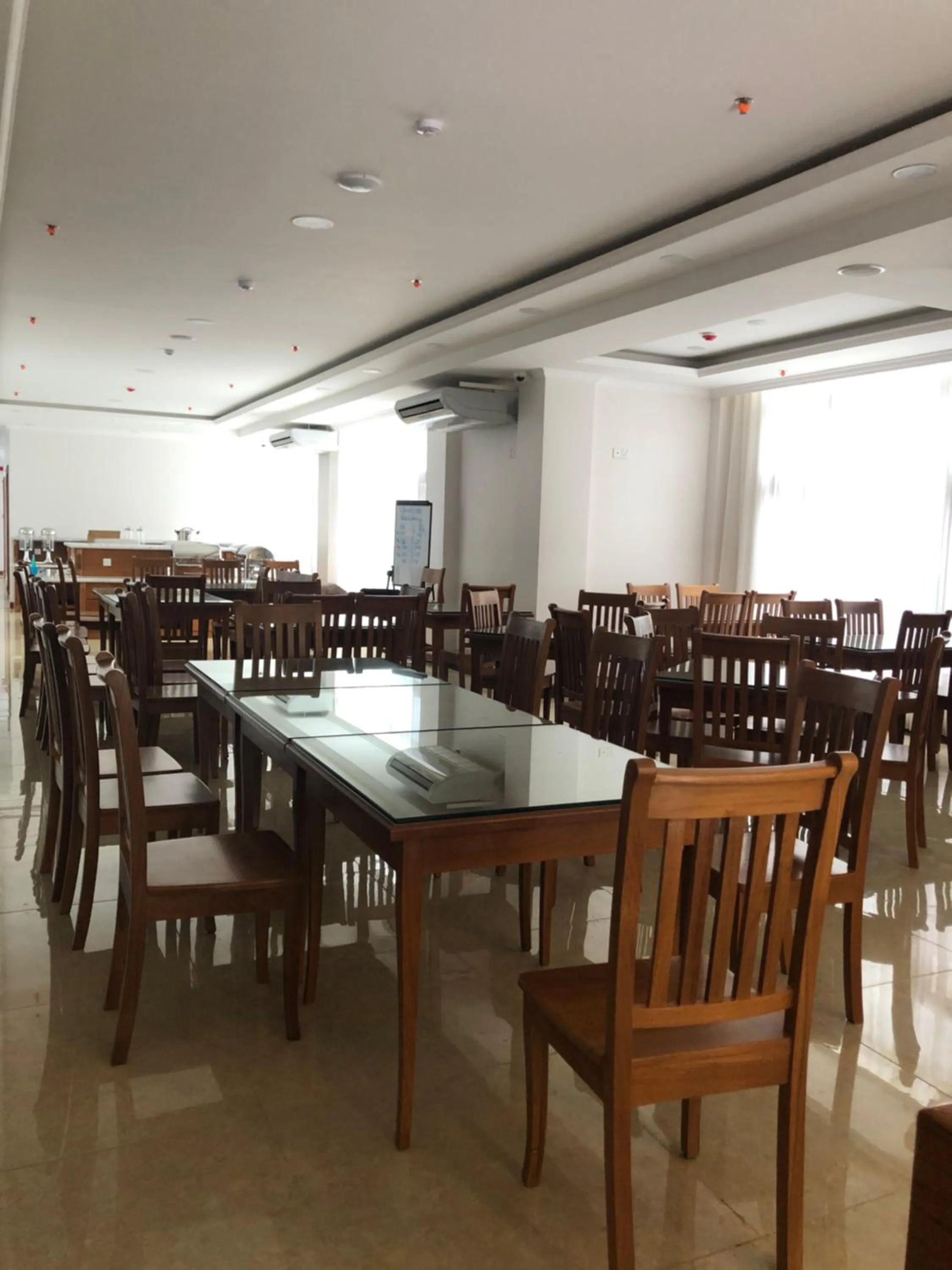 Restaurant/places to eat in Dragon Phoenix Hotel