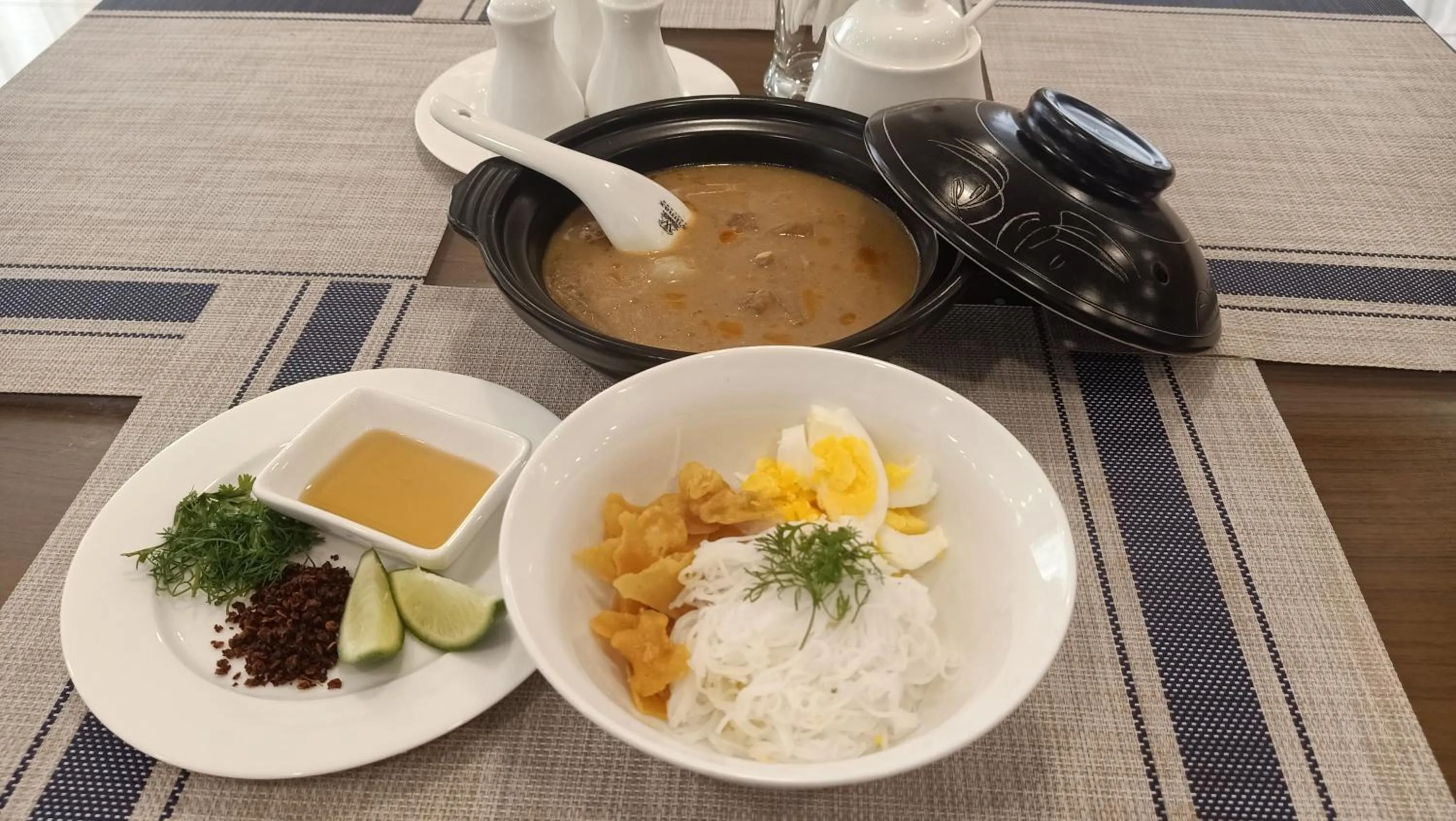 Food in Dragon Phoenix Hotel