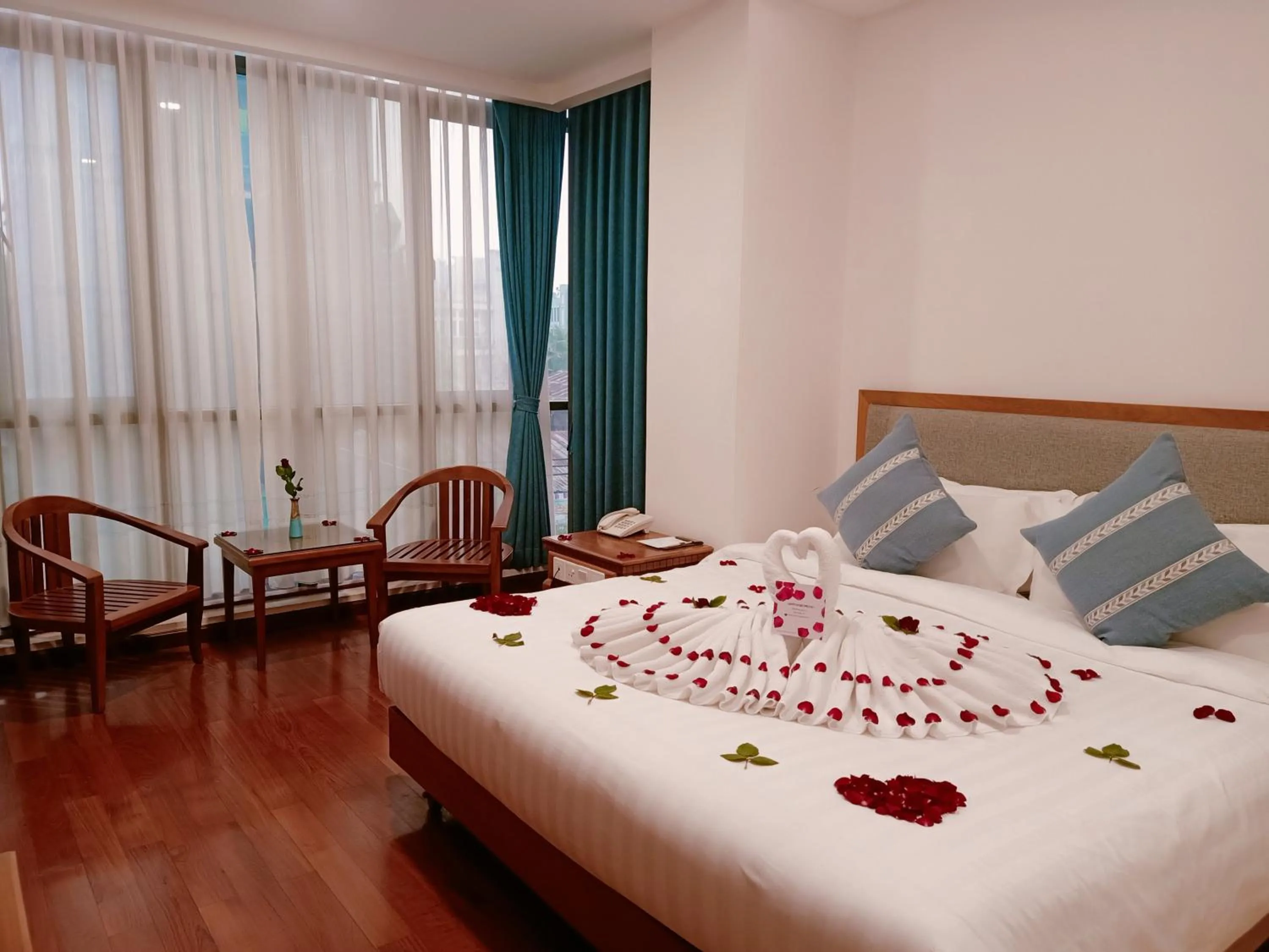 Bed in Dragon Phoenix Hotel