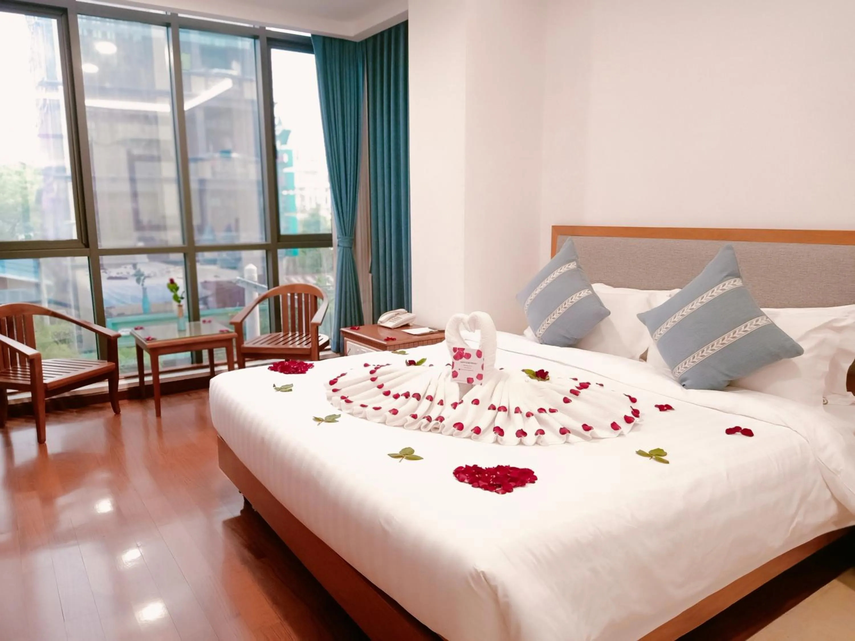 Bed in Dragon Phoenix Hotel