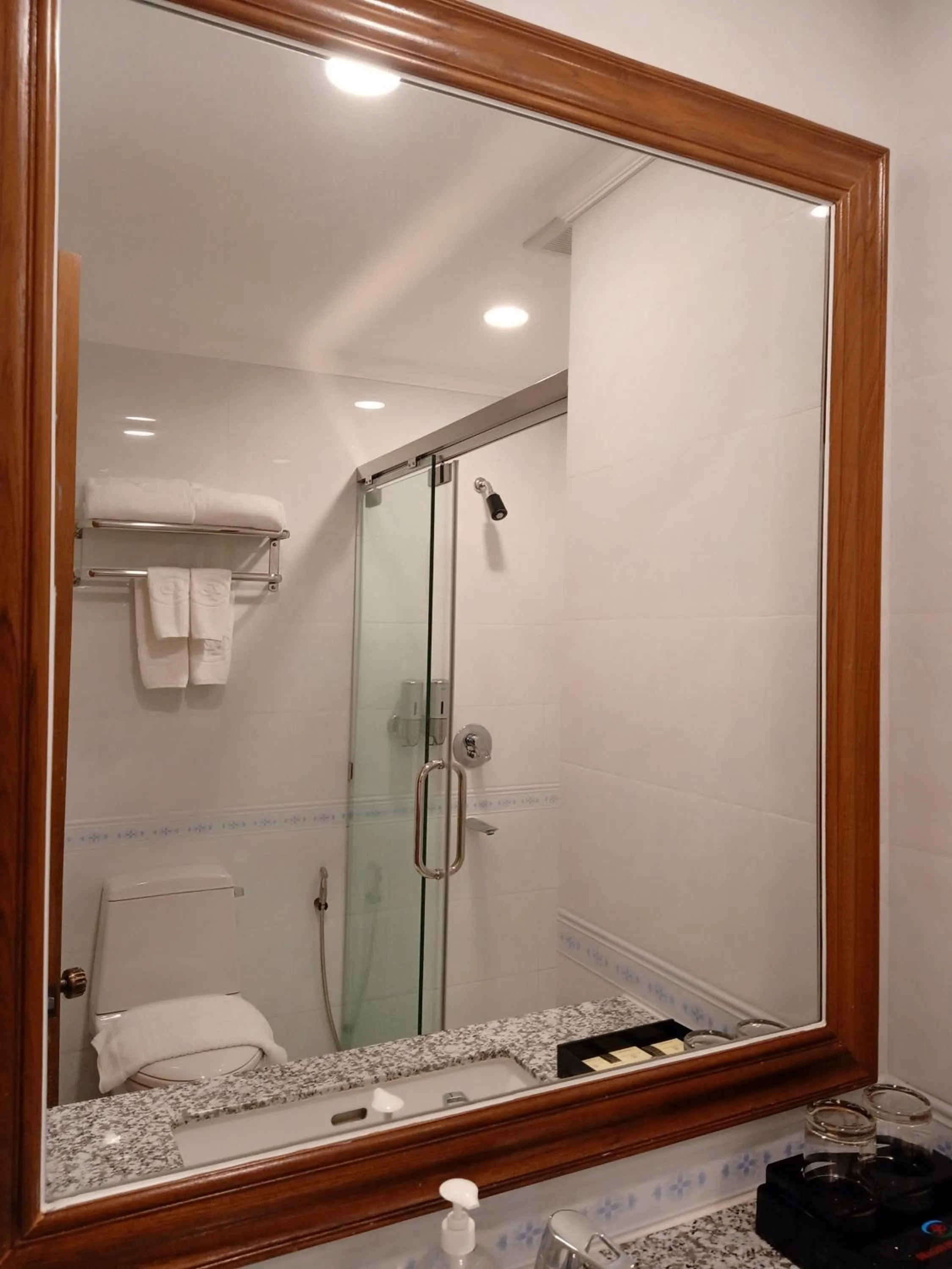 Bathroom in Dragon Phoenix Hotel