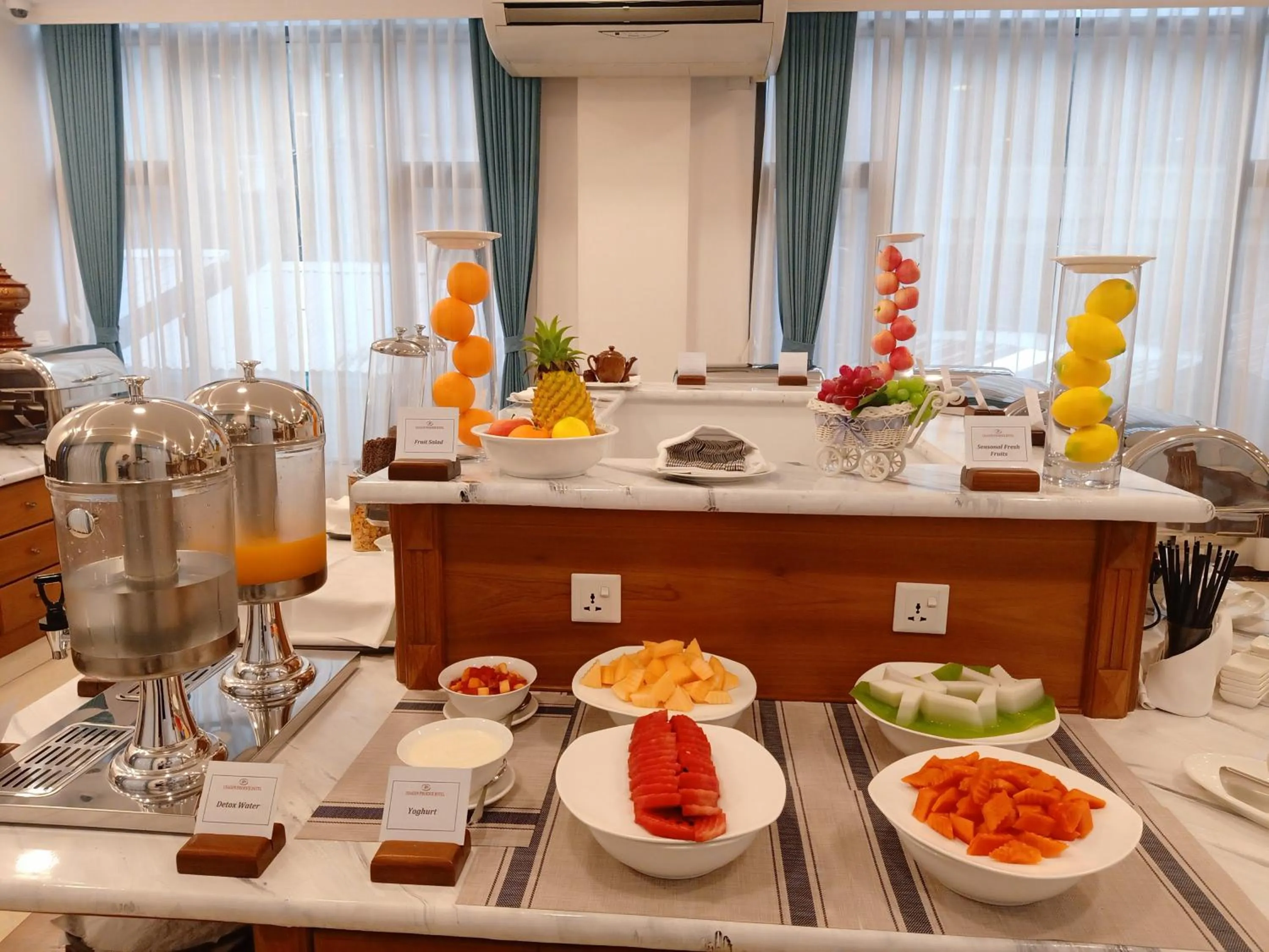 Food in Dragon Phoenix Hotel